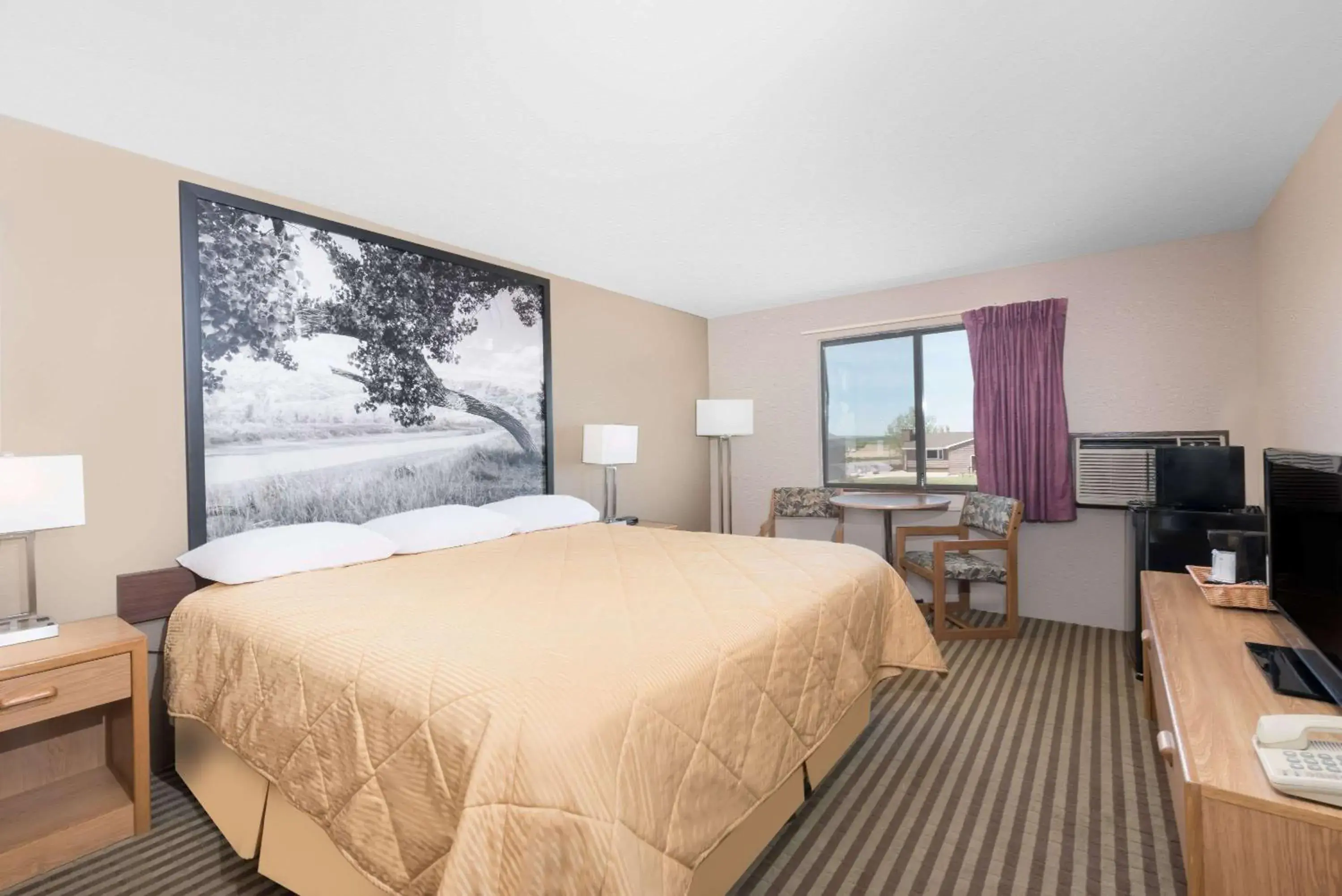 On site, Bed in Super 8 by Wyndham Bowman On site, Bed in Super 8 by Wyndham Bowman