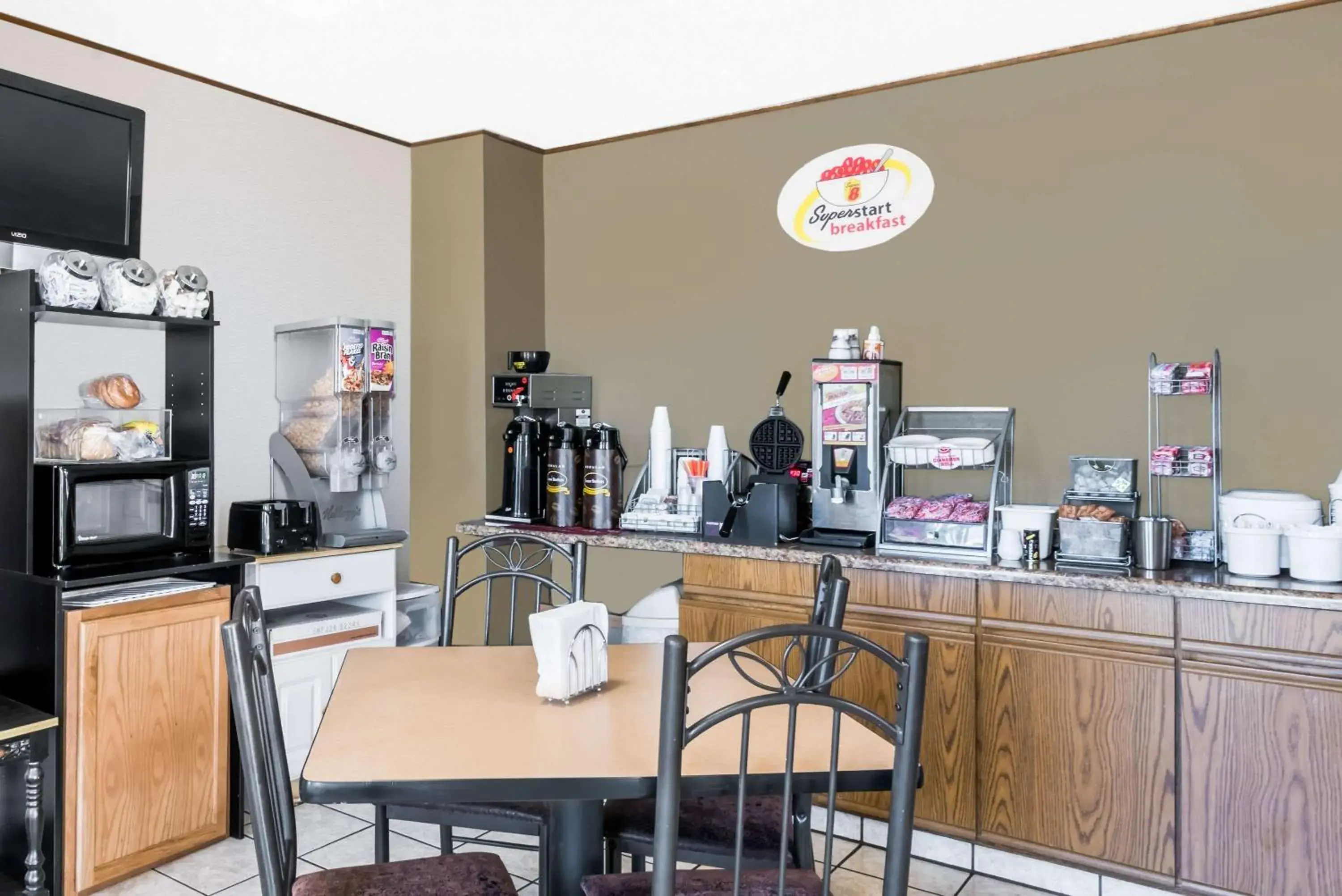 Restaurant/places to eat in Super 8 by Wyndham Bowman Restaurant/places to eat in Super 8 by Wyndham Bowman