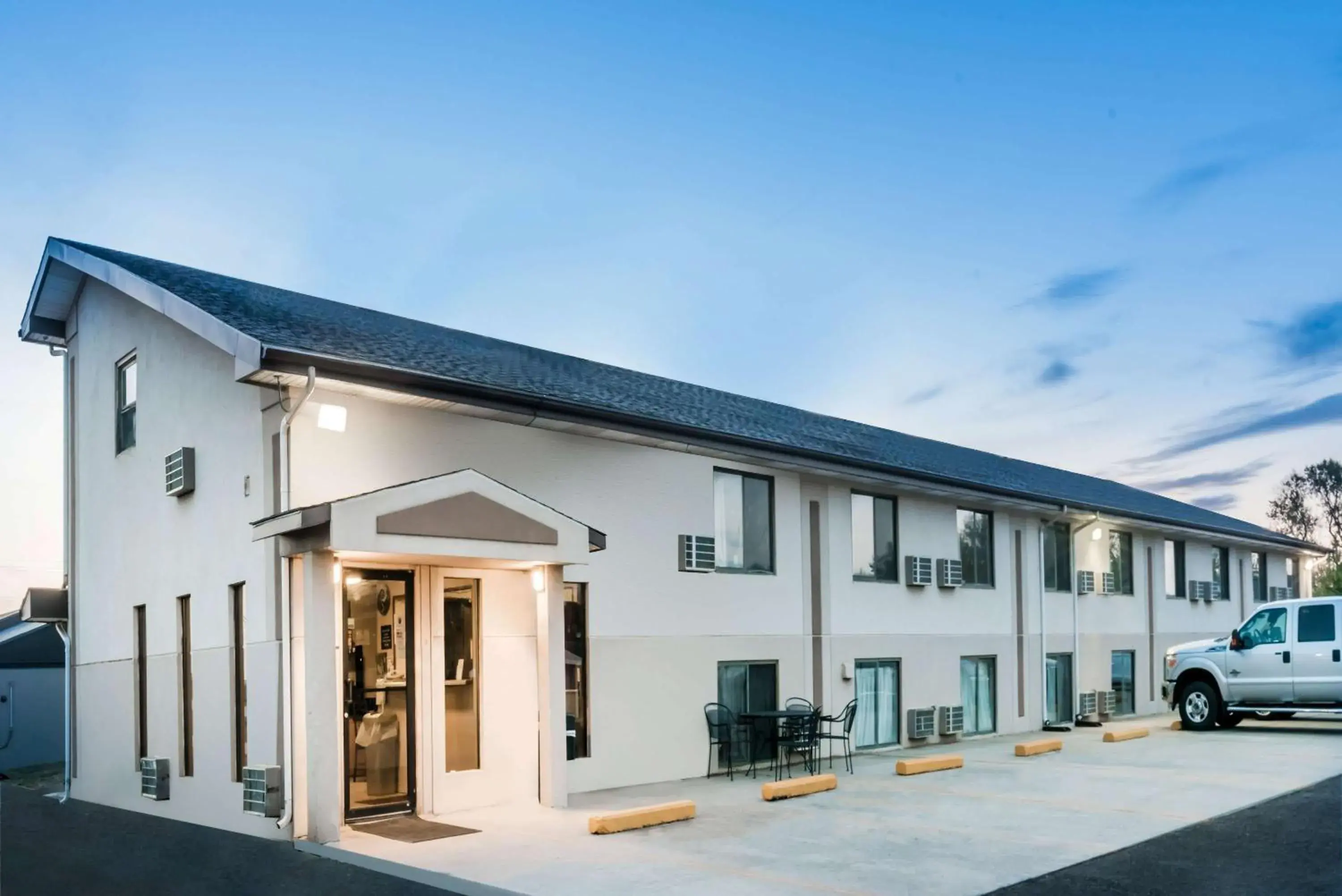 Property building in Super 8 by Wyndham Bowman Property building in Super 8 by Wyndham Bowman