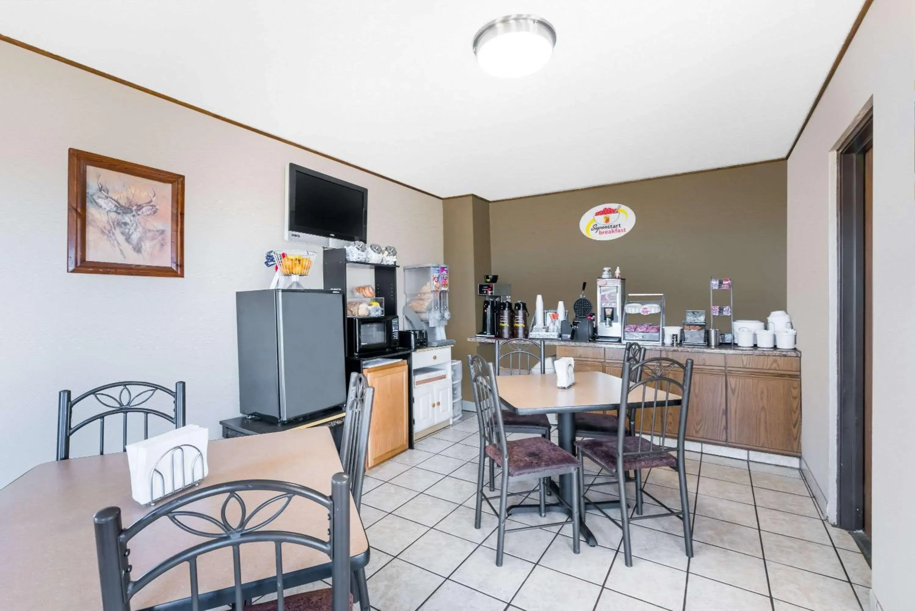 Restaurant/places to eat in Super 8 by Wyndham Bowman Restaurant/places to eat in Super 8 by Wyndham Bowman