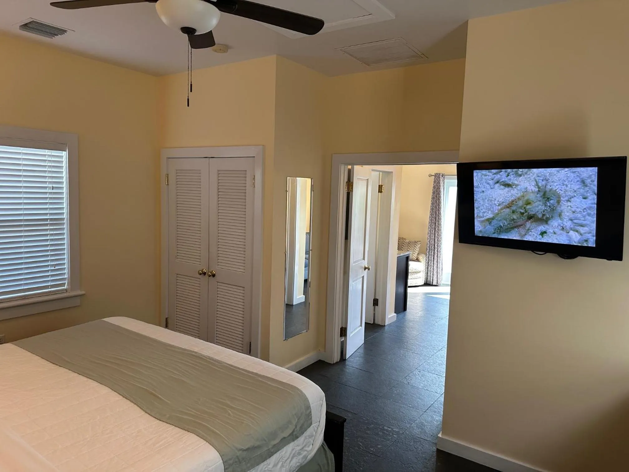 Bedroom, Bed in Douglas House