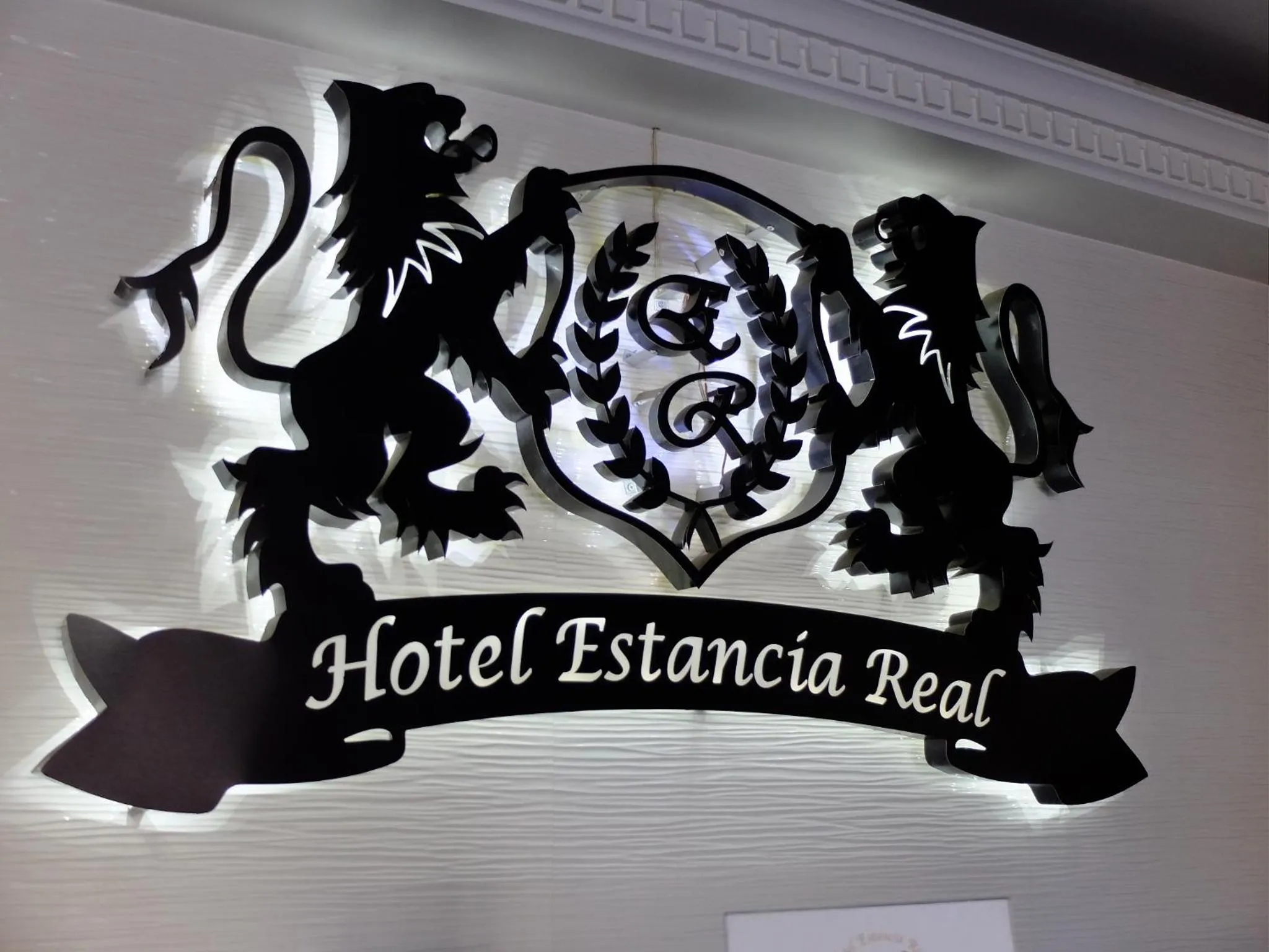 Hotel Estancia Real