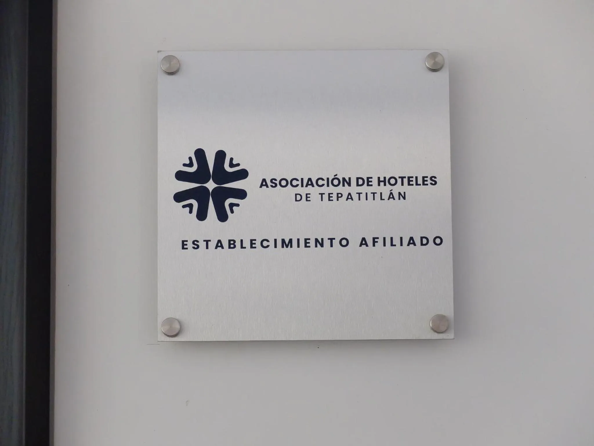 Logo/Certificate/Sign in Hotel Estancia Real