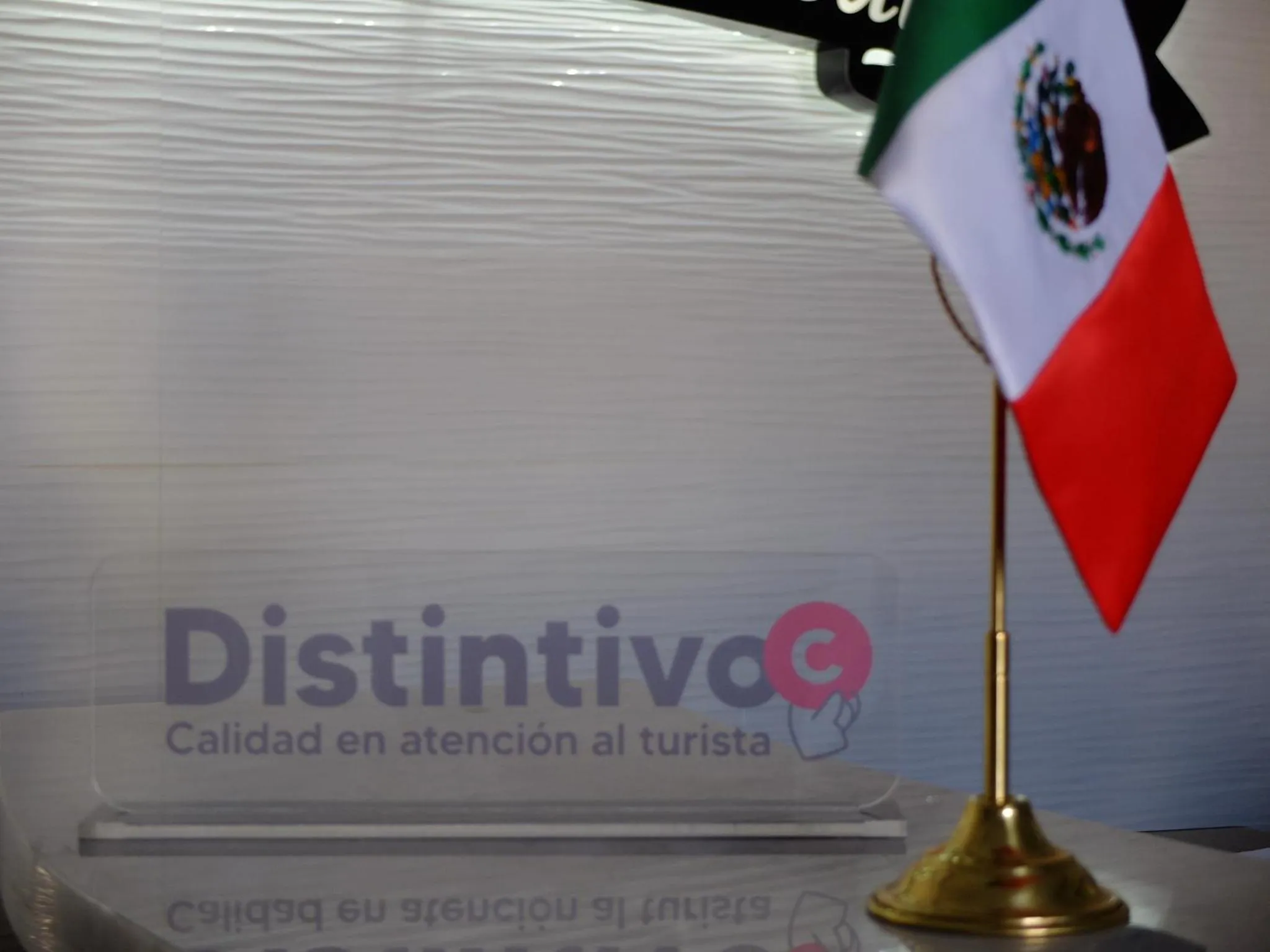 Logo/Certificate/Sign in Hotel Estancia Real