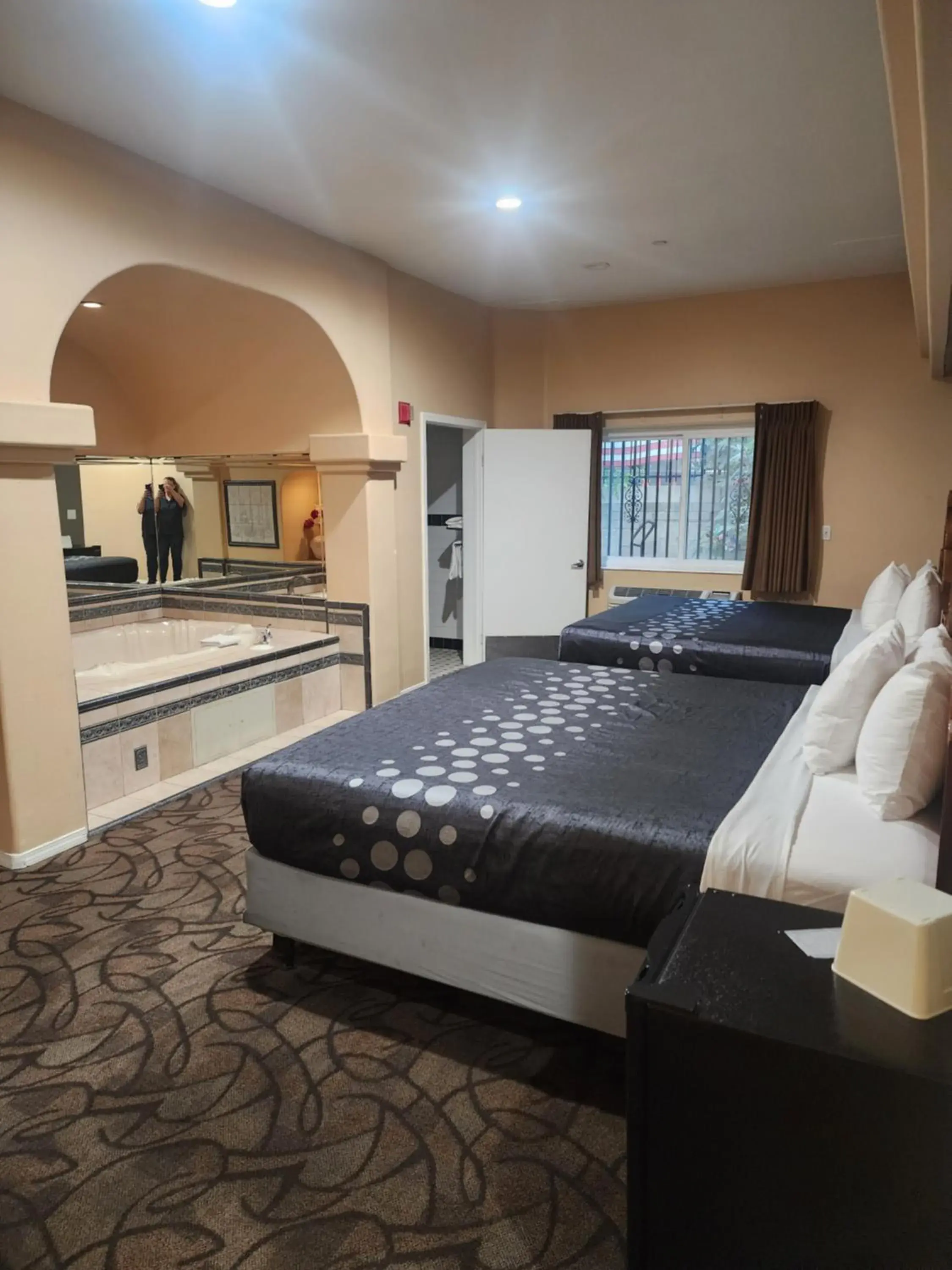 Bed in Colony Inn Bed in Colony Inn