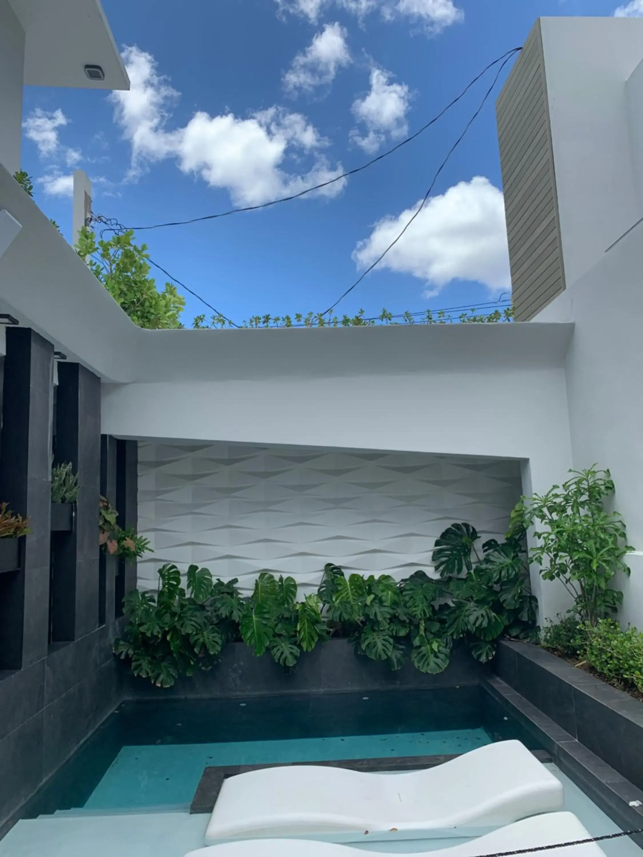 Swimming pool in Trópica Beach Hotel Swimming pool in Trópica Beach Hotel