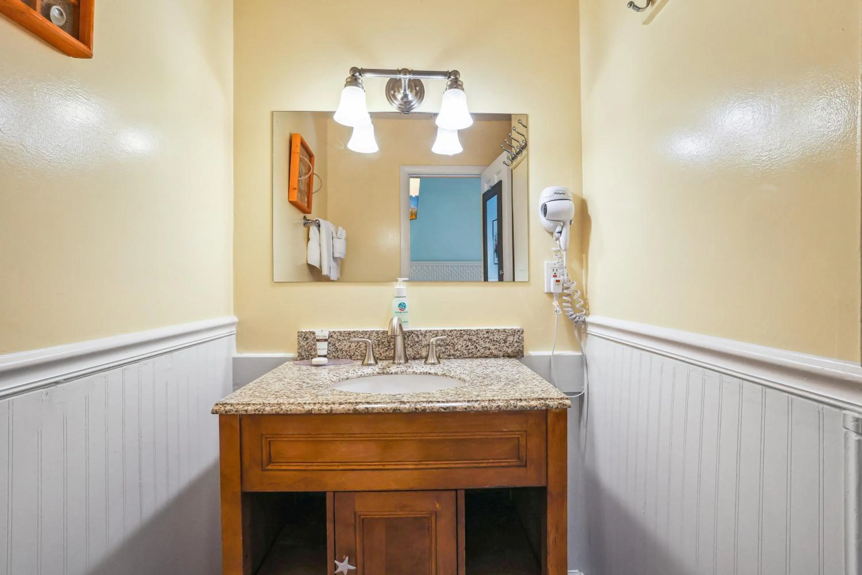 Bedroom in The Palms Hotel