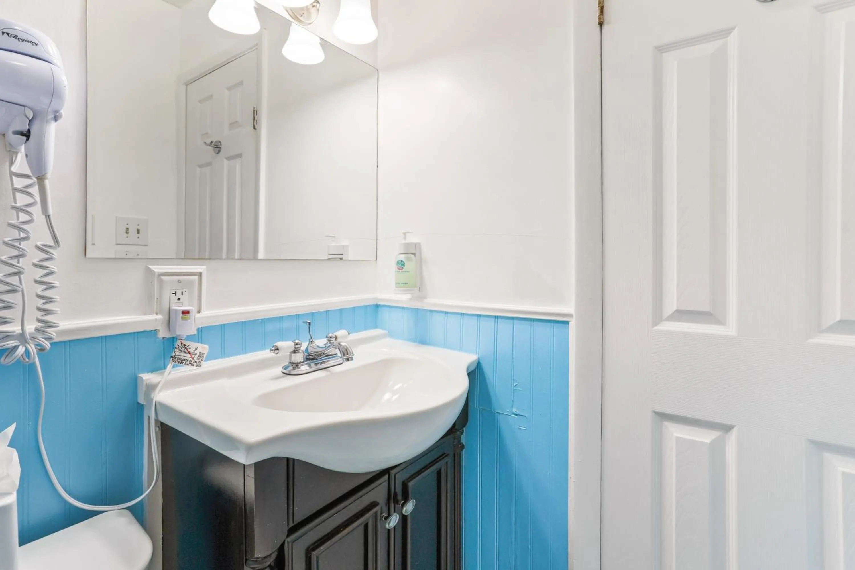 Shower in The Palms Hotel