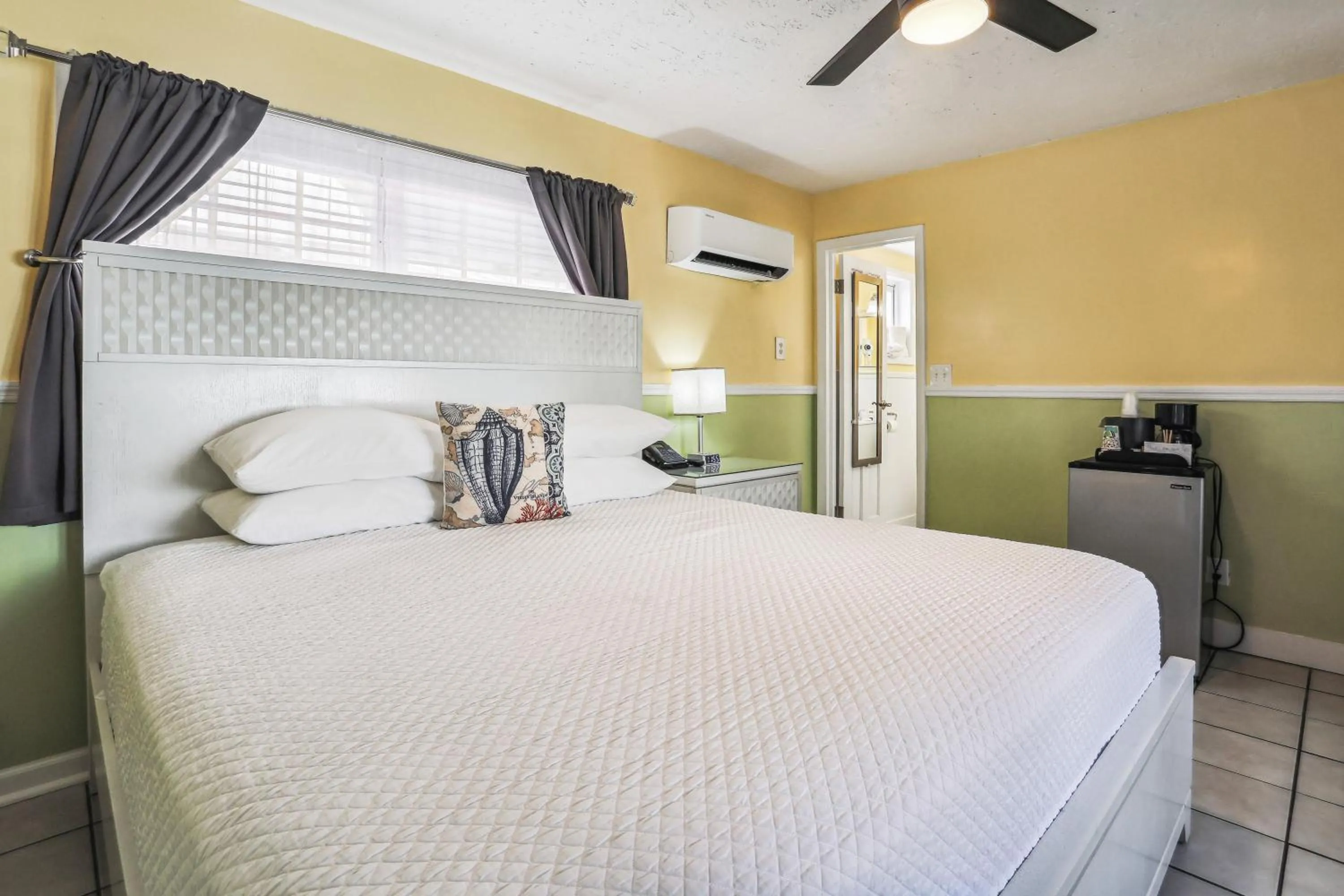 Bedroom, Bed in The Palms Hotel