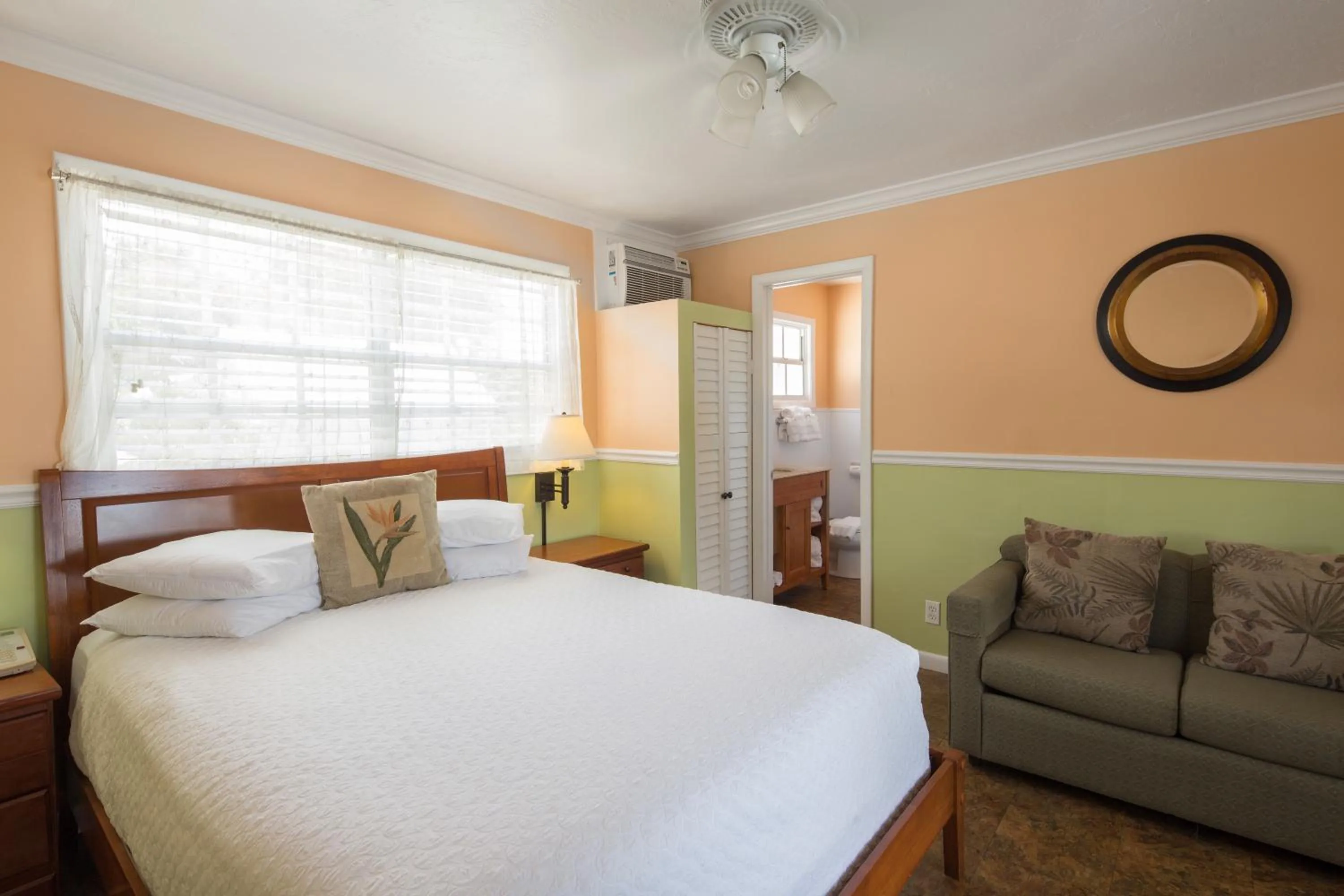 Bedroom, Bed in The Palms Hotel