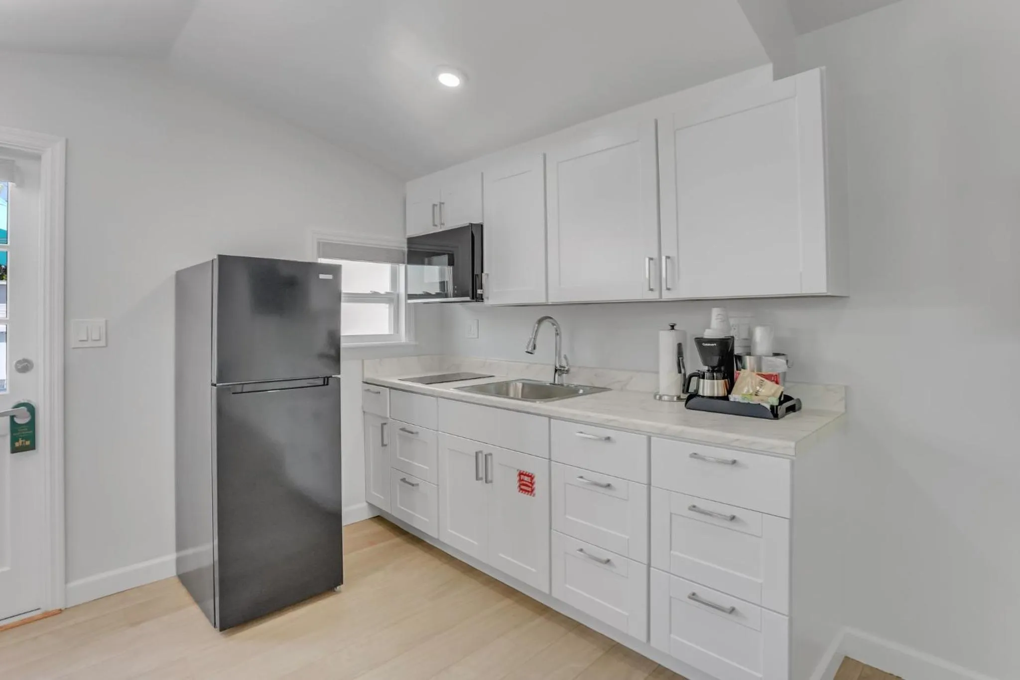 Kitchen or kitchenette in The Palms Hotel