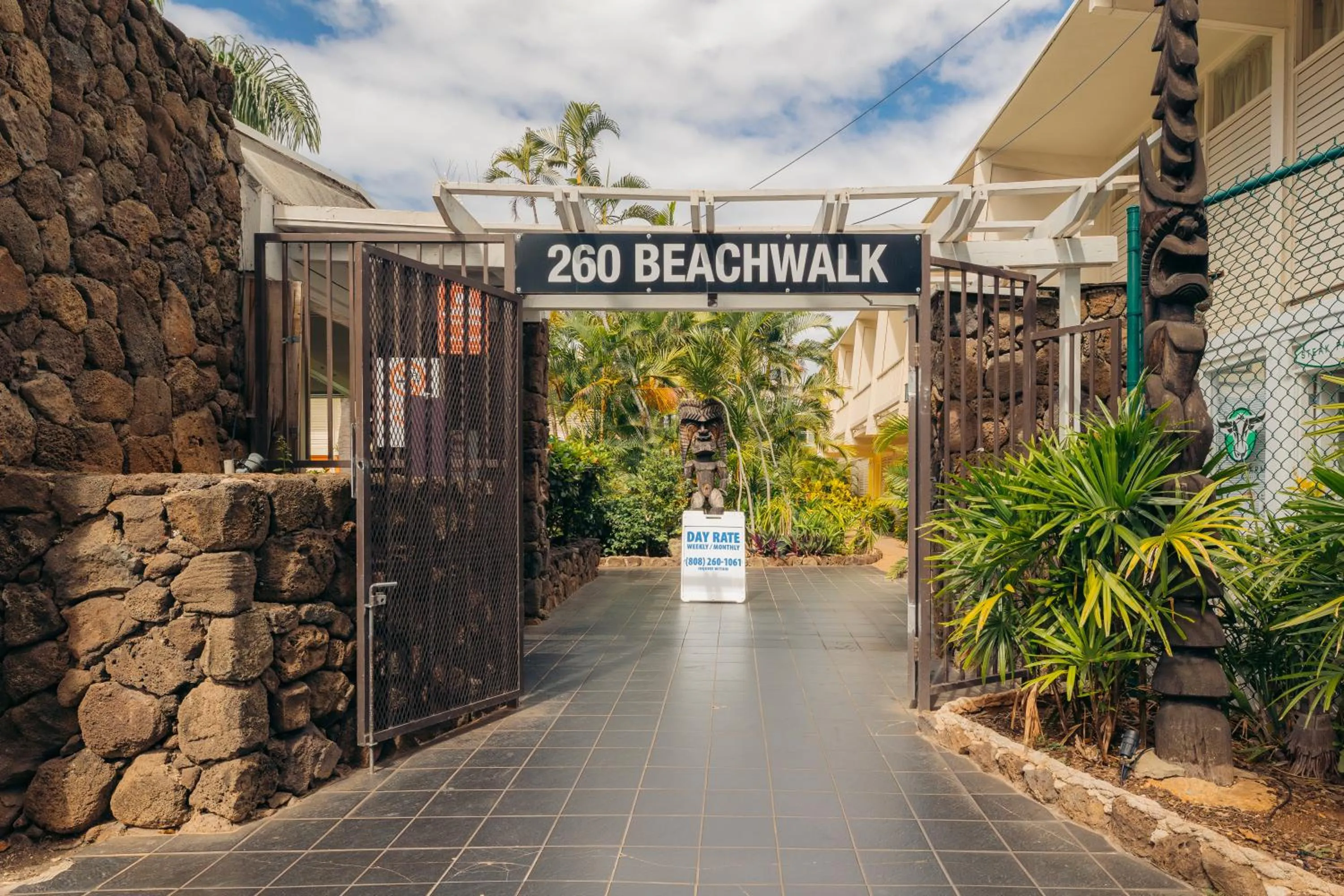 Property building in Waikiki Heritage Hotel
