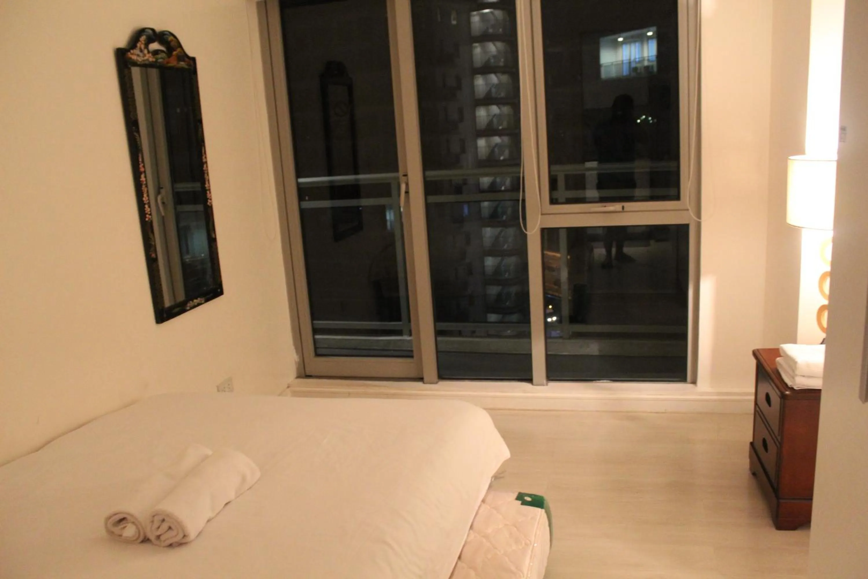 Bed in AZURE C4 BEACHPOOL balcony wifi MULTIPLE UNITS