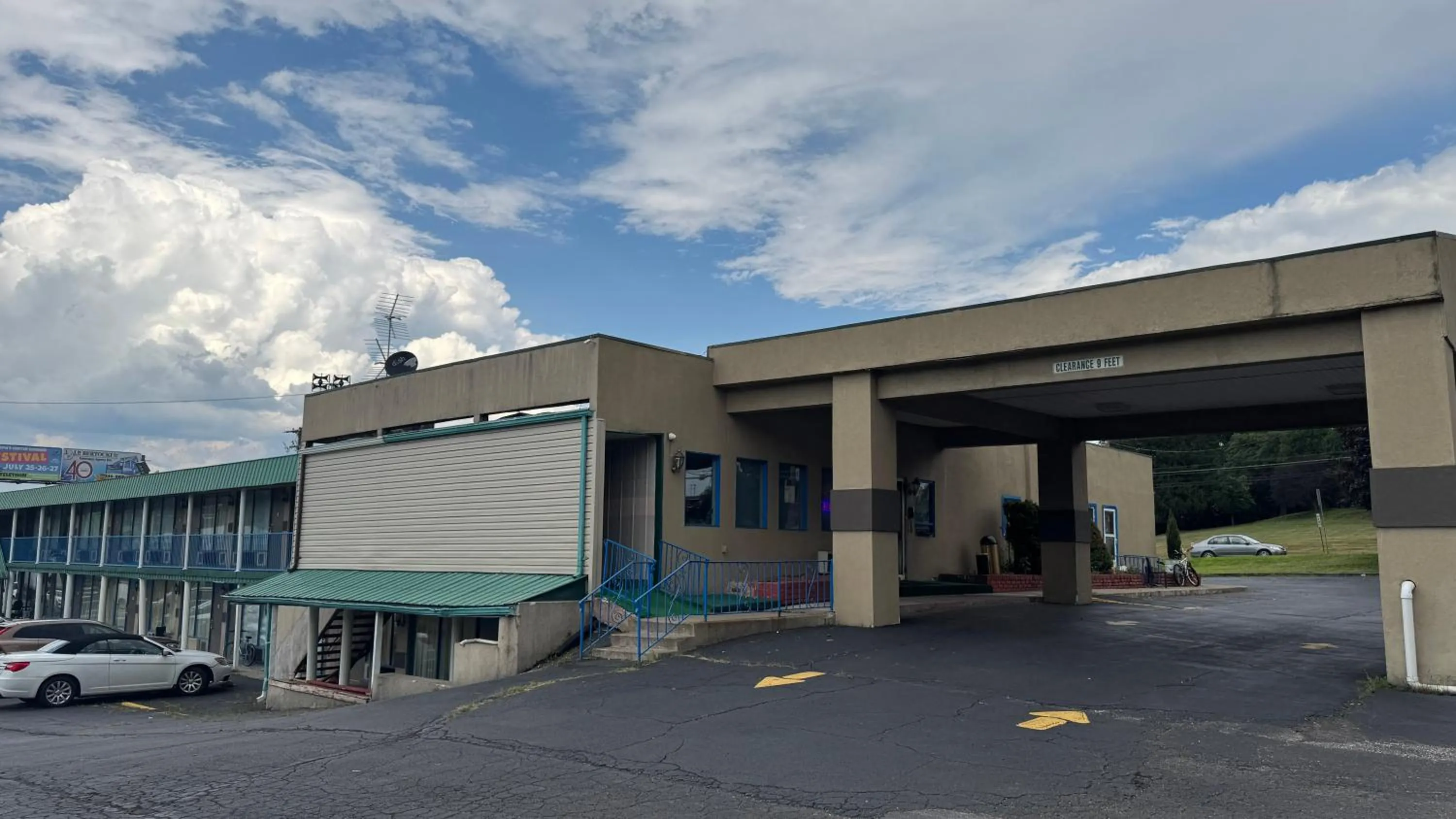 Property building in Rodeway Inn Dunmore