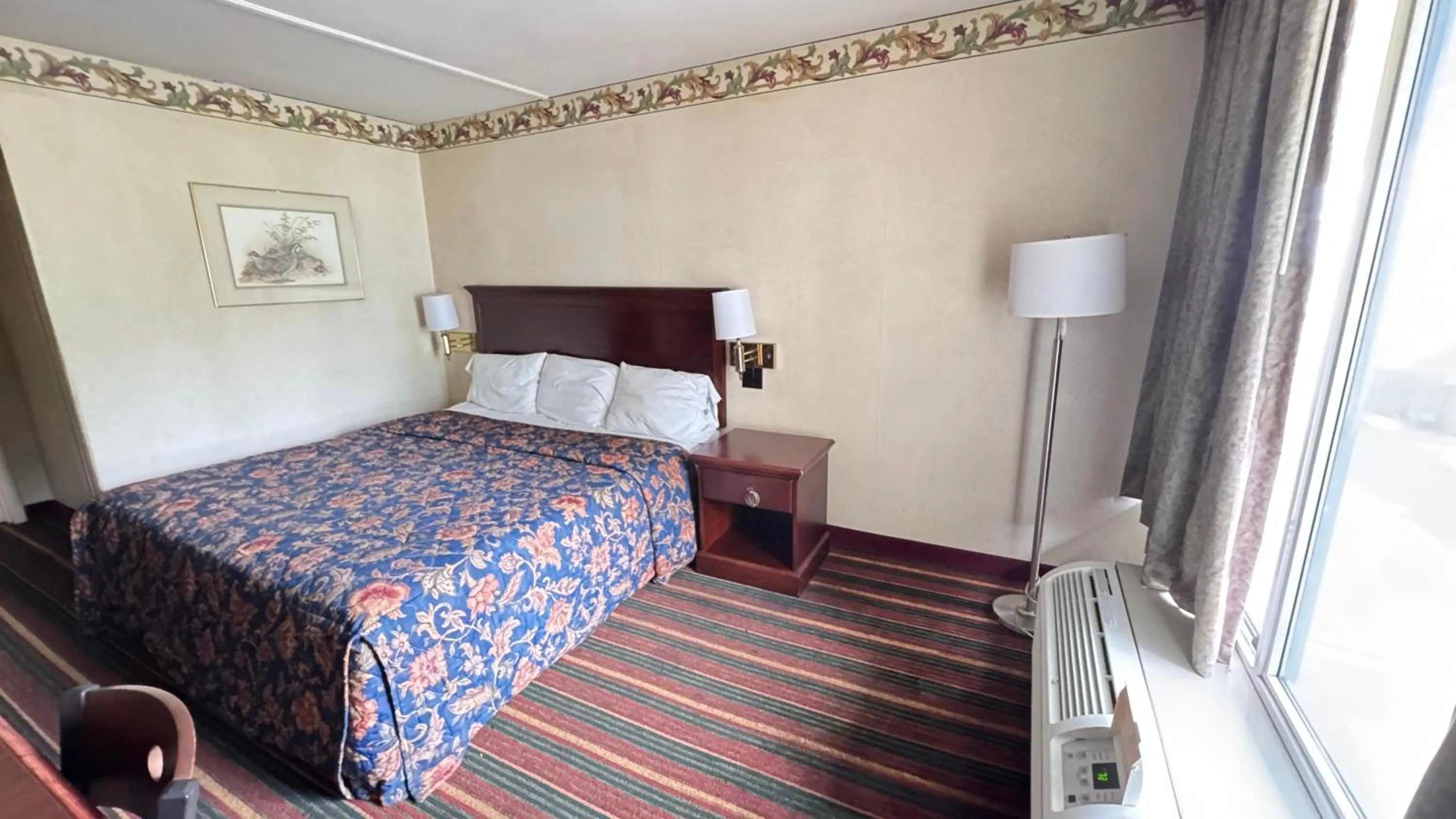 Bed in Rodeway Inn Dunmore