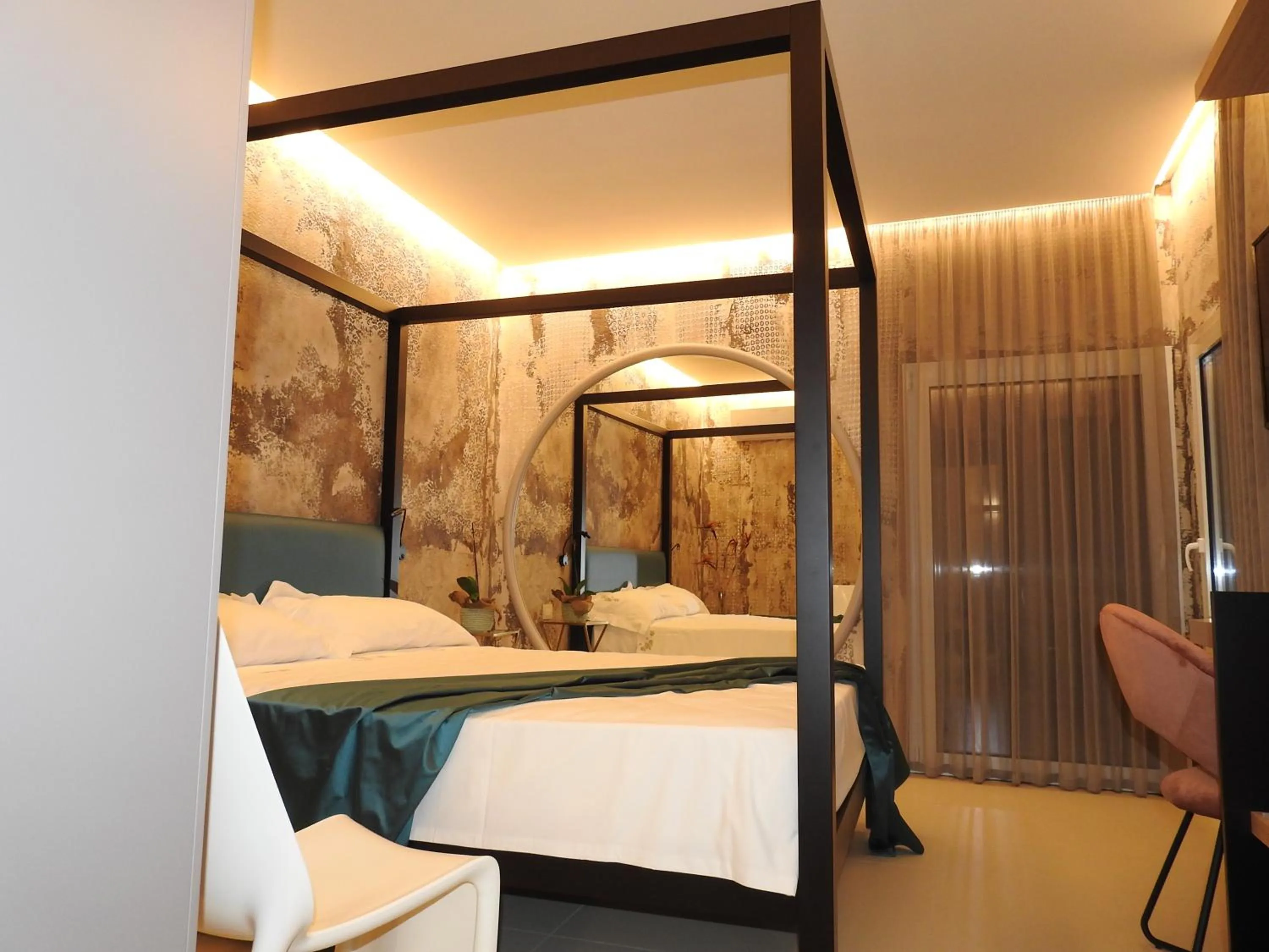 Photo of the whole room, Bed in Hedoné Design Experience B&B