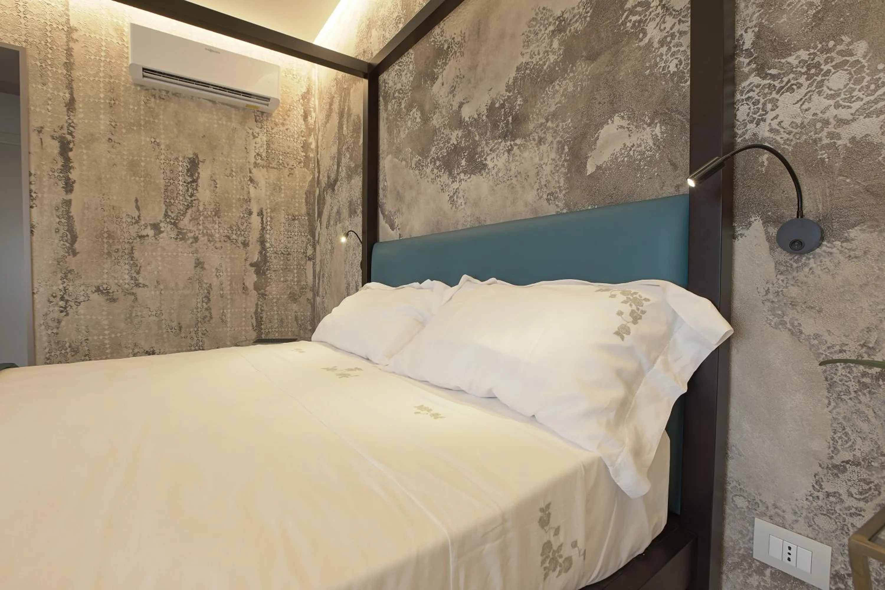 Bedroom, Bed in Hedoné Design Experience B&B