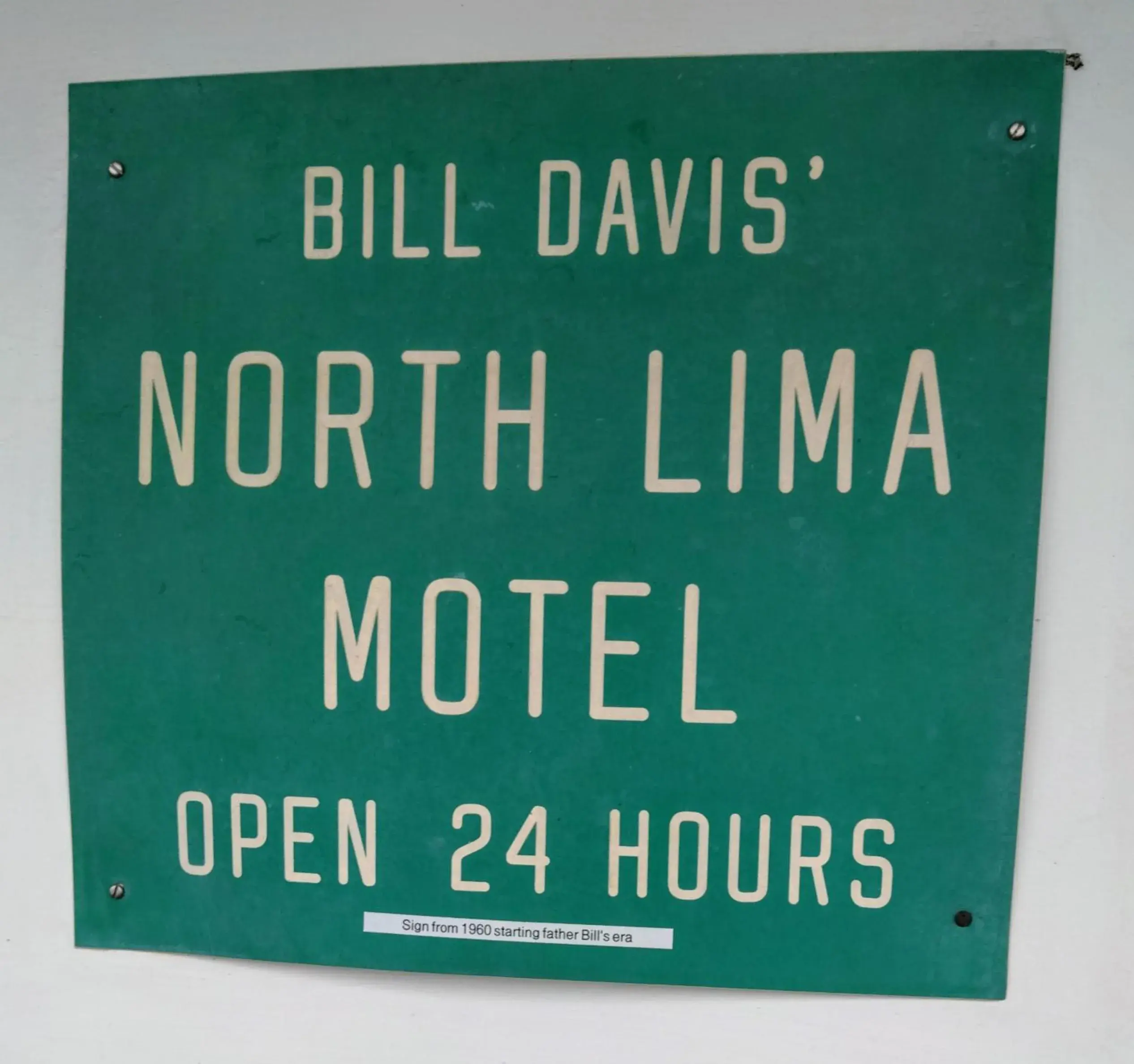Property building in Davis Motel Property building in Davis Motel