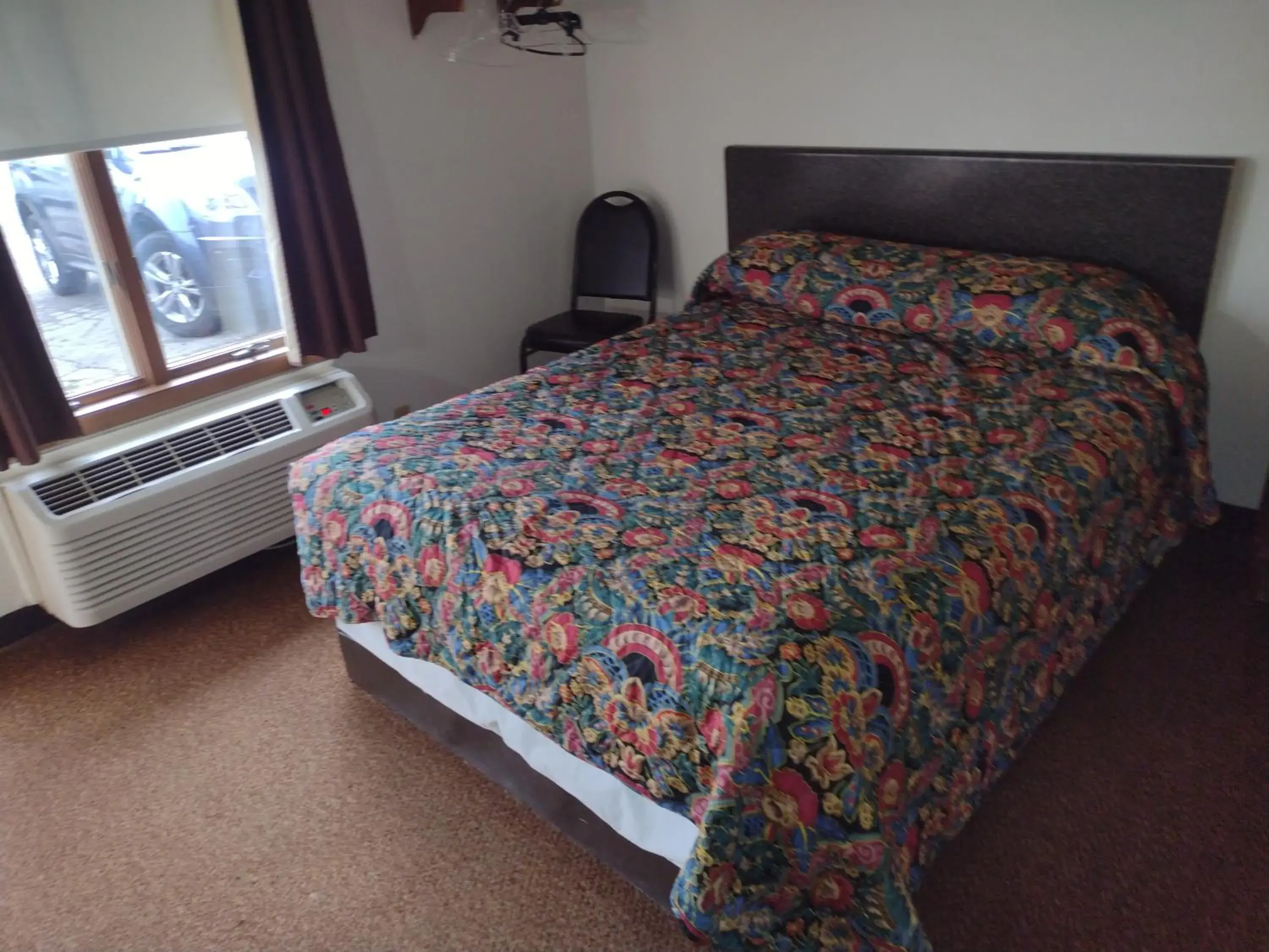 Bed in Davis Motel Bed in Davis Motel