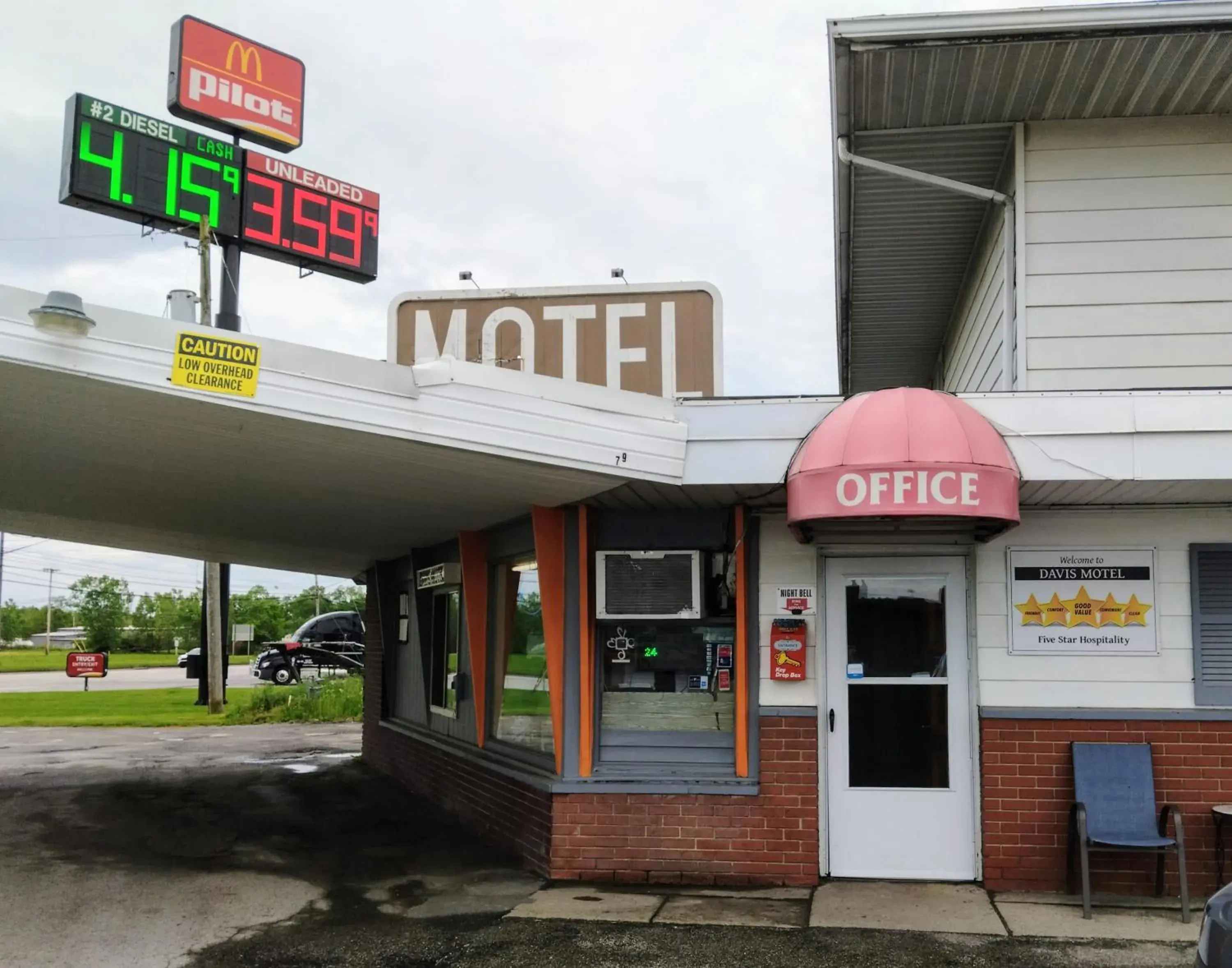 Property building in Davis Motel Property building in Davis Motel