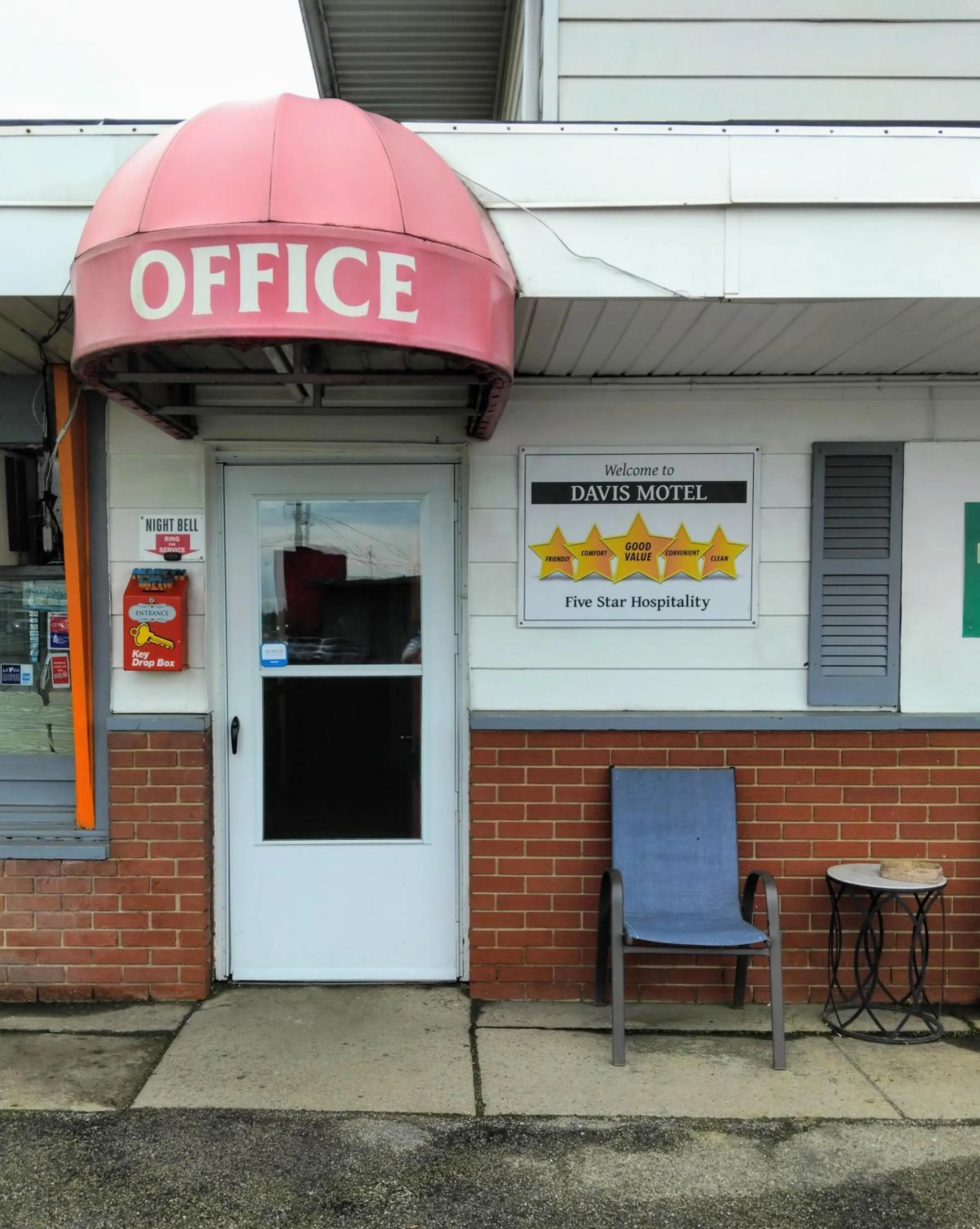 Property building in Davis Motel