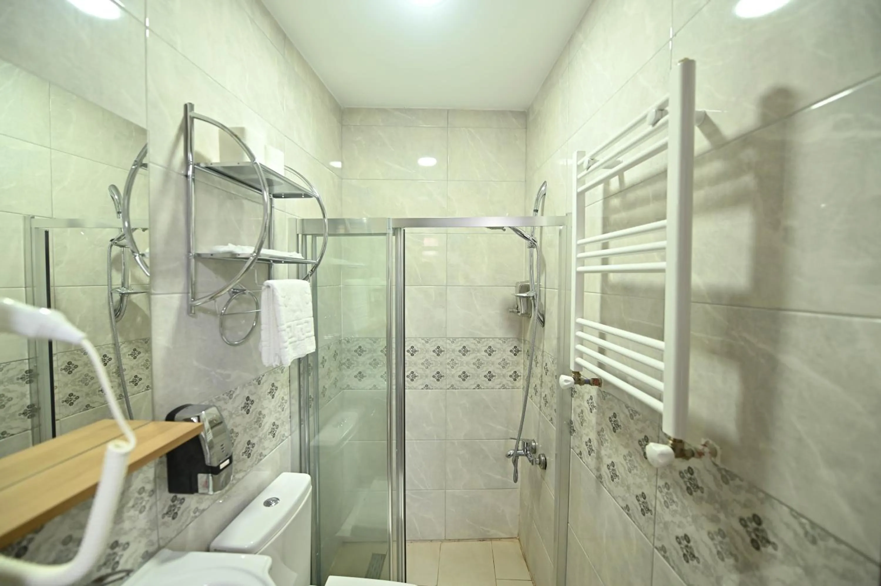 Shower in Safir Gold Hotel