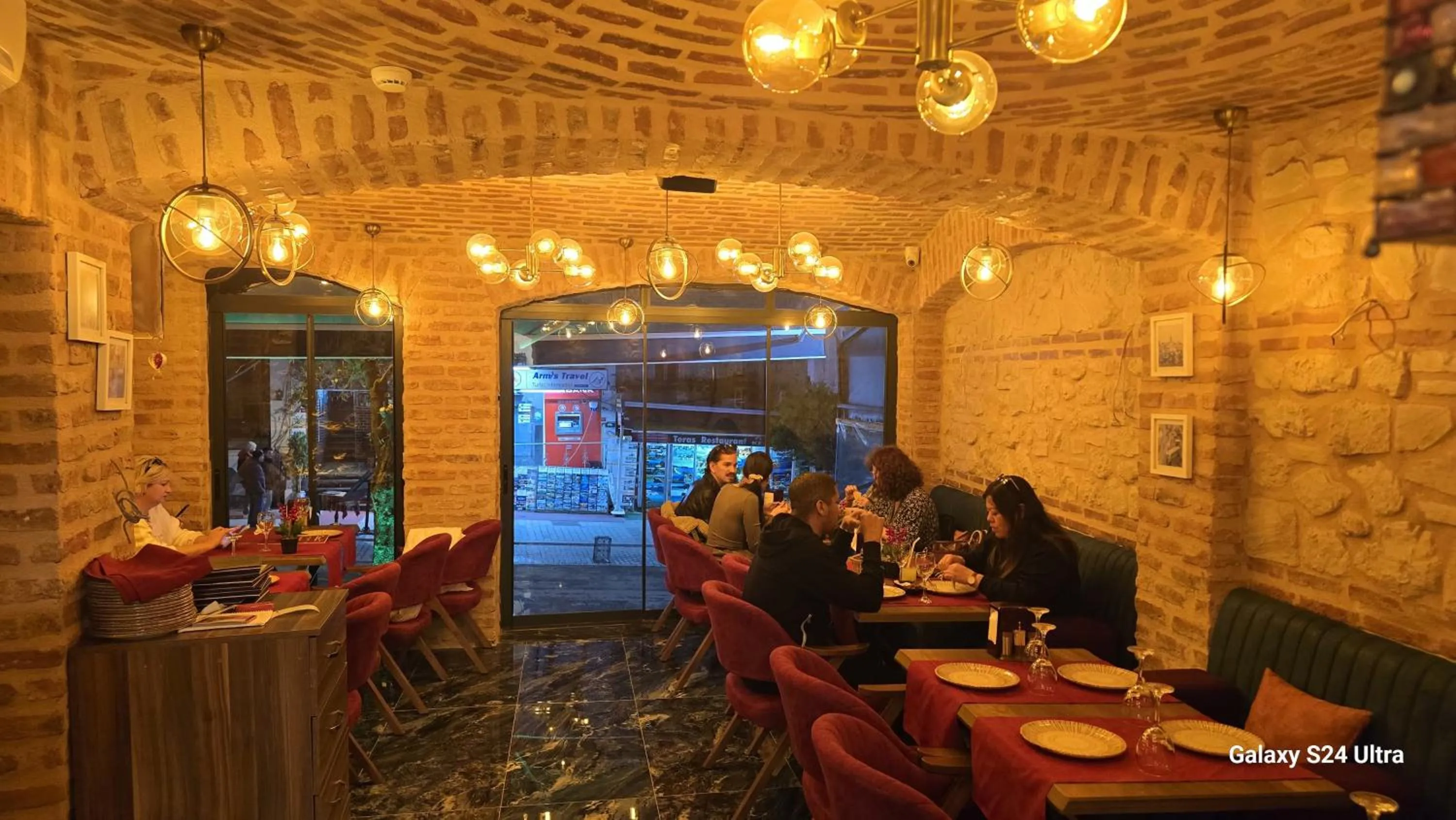 Restaurant/places to eat in Safir Gold Hotel