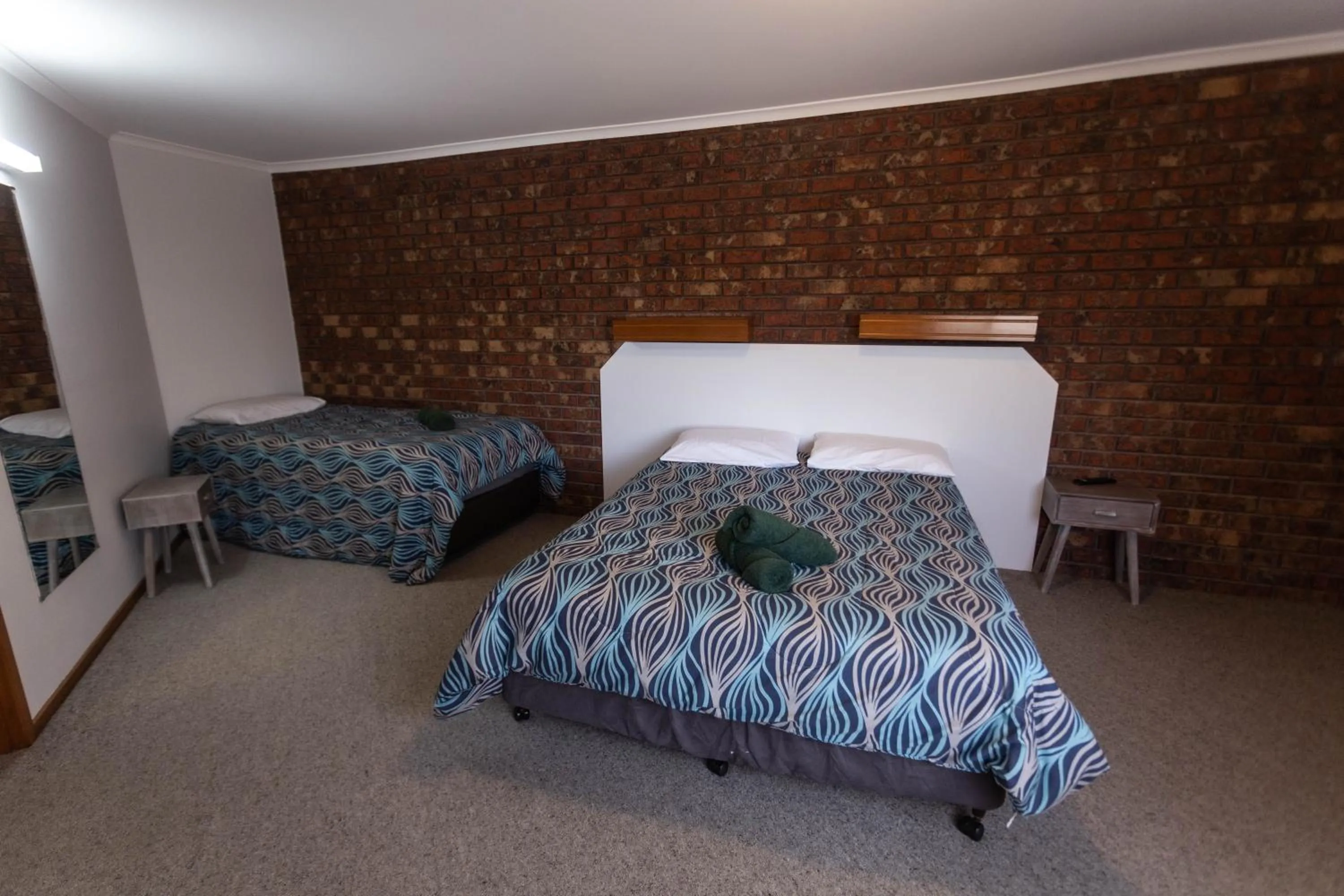 Bedroom, Bed in Donald Motor Lodge