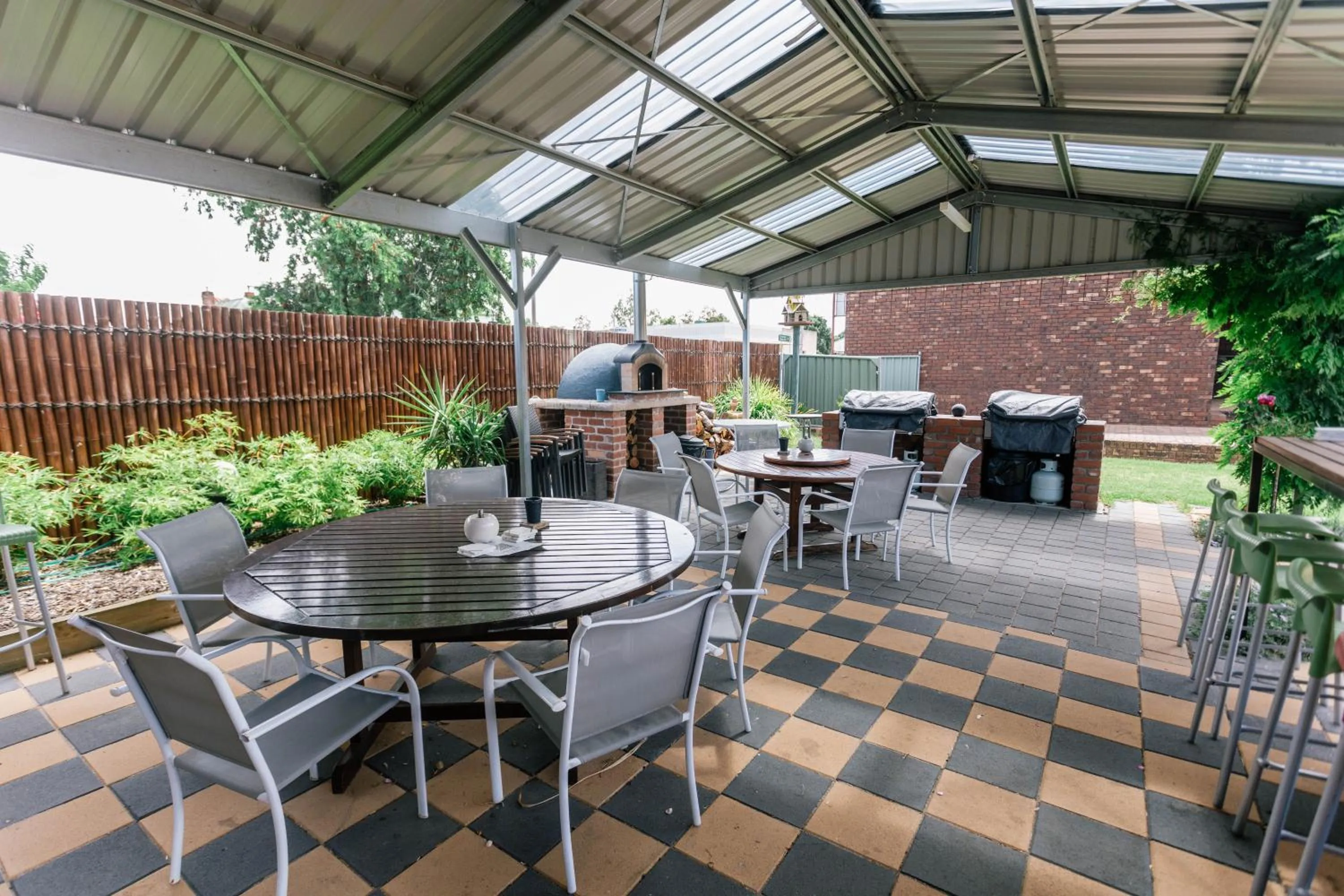 Entertainment in Donald Motor Lodge