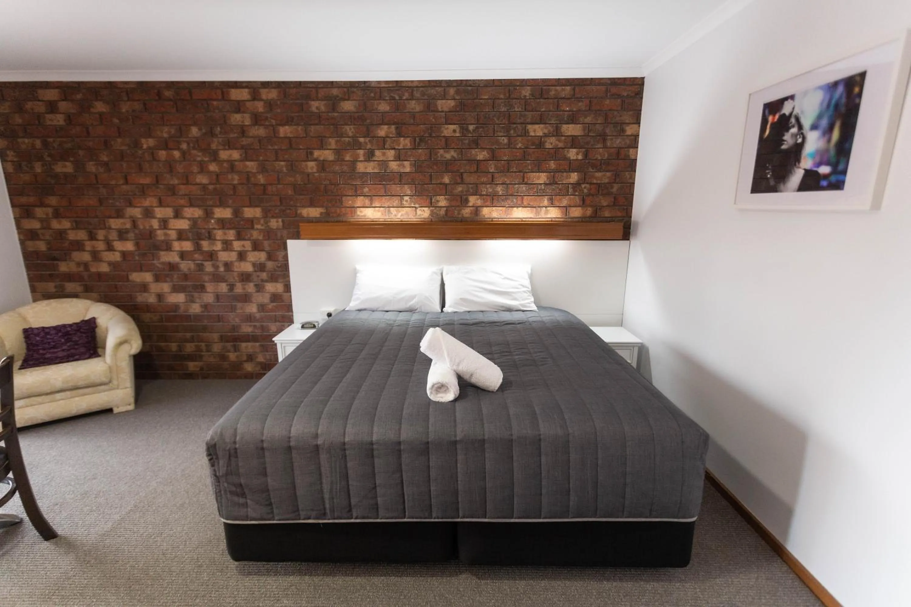 Bed in Donald Motor Lodge