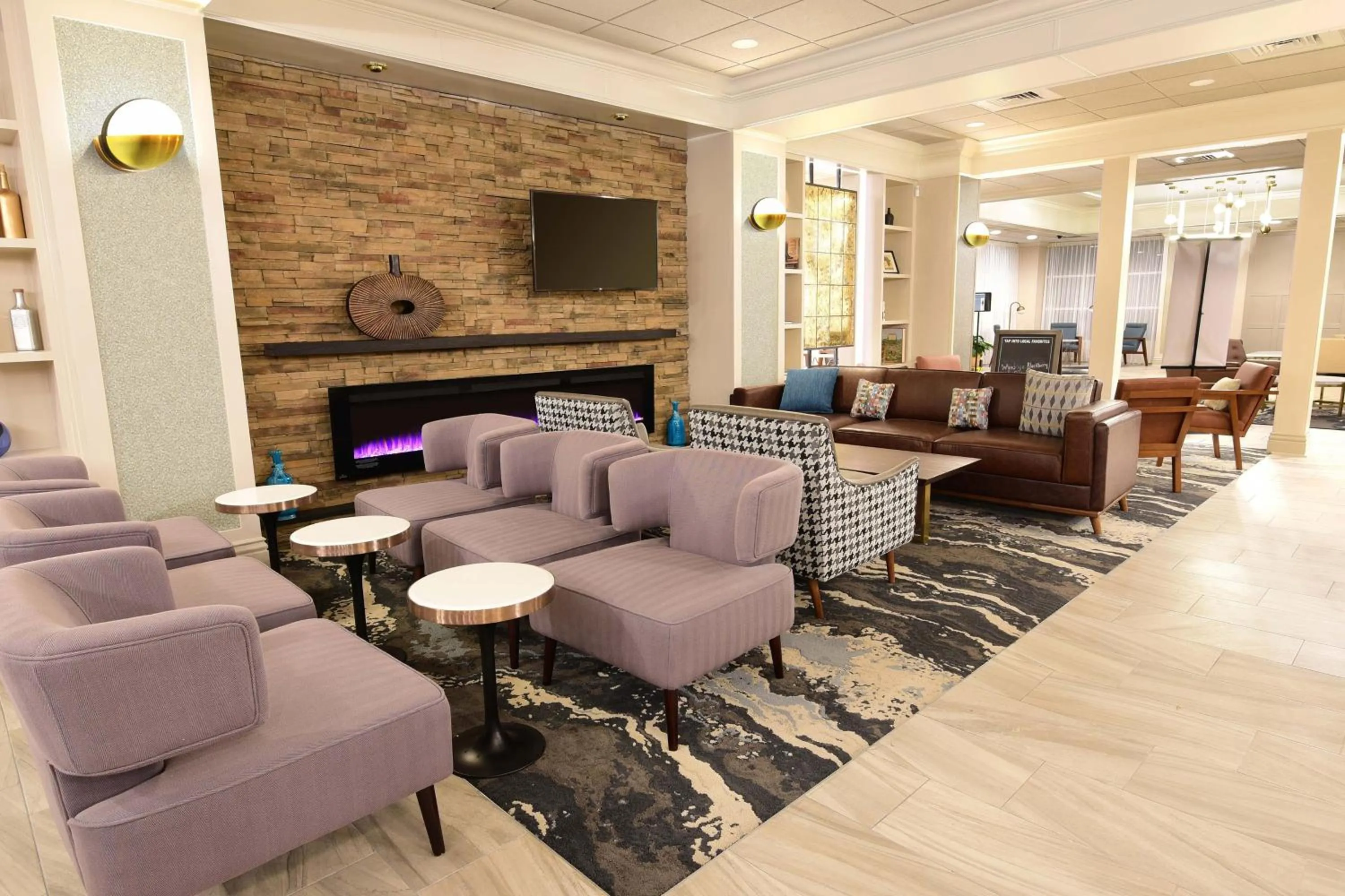 Lounge or bar in Four Points by Sheraton York