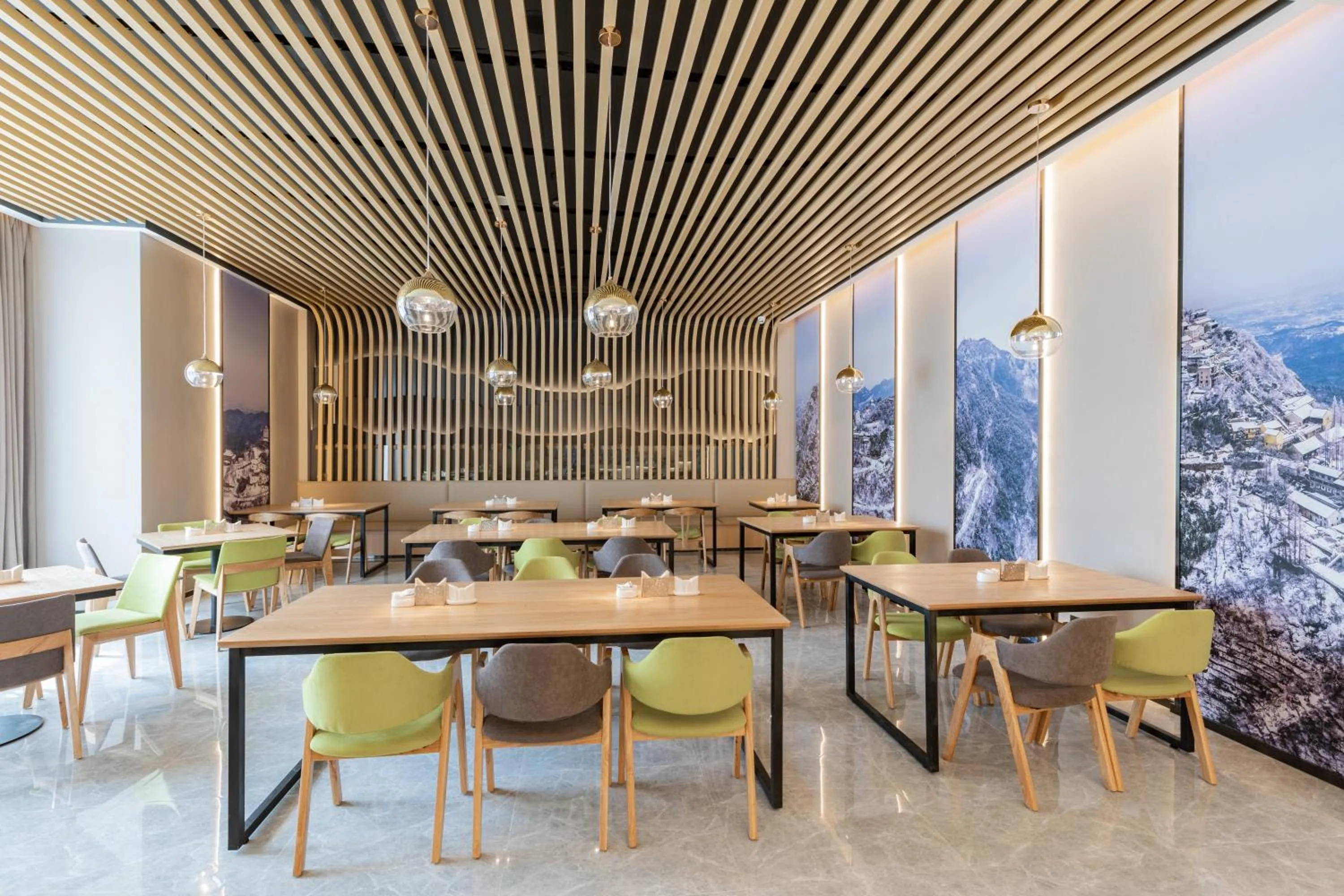 Atour Hotel (Wuhan Mulan Pishang Building)