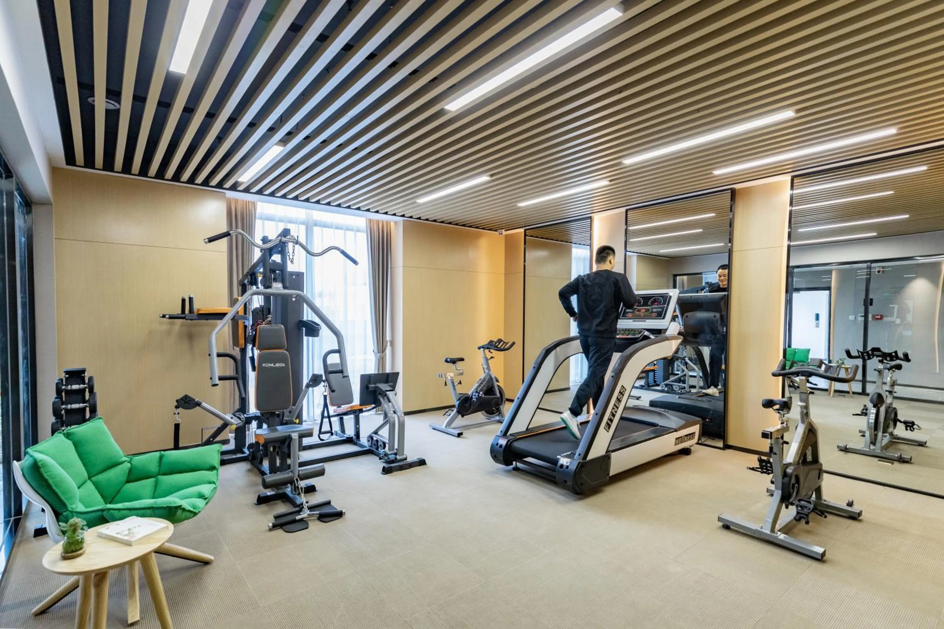 Atour Hotel (Wuhan Mulan Pishang Building)