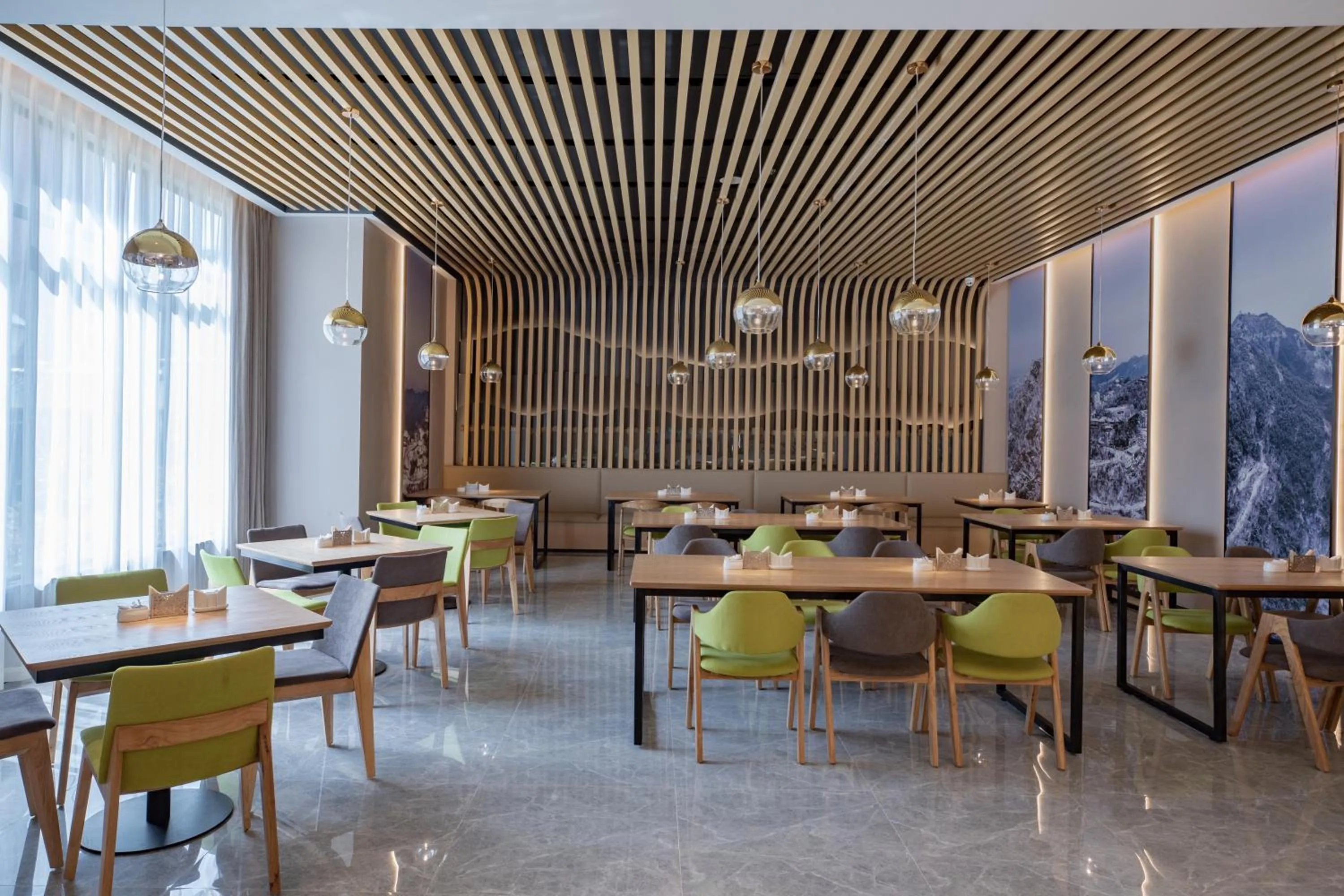 Atour Hotel (Wuhan Mulan Pishang Building)