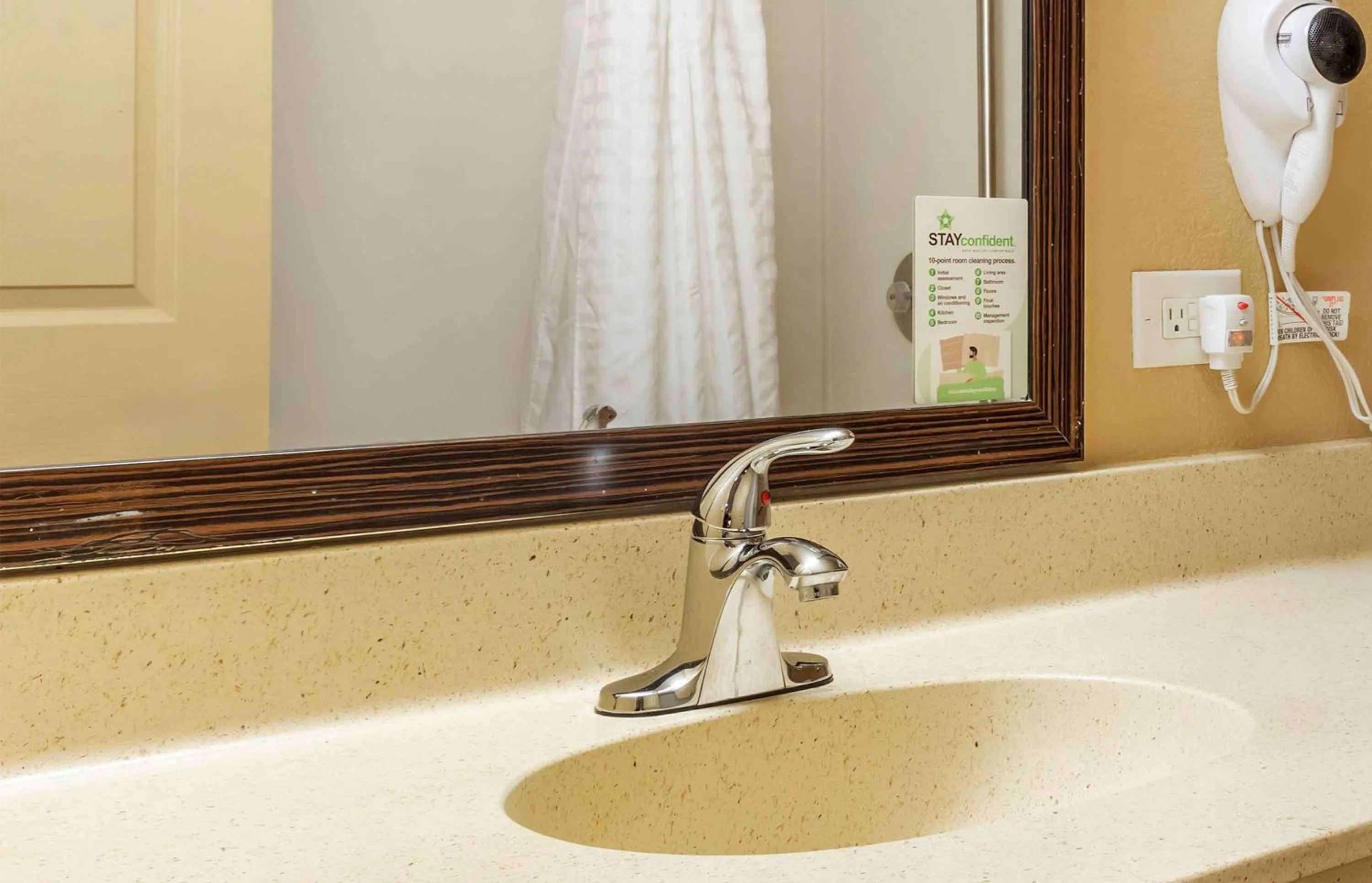 Bathroom in Hawthorn Extended Stay by Wyndham DFW Airport North