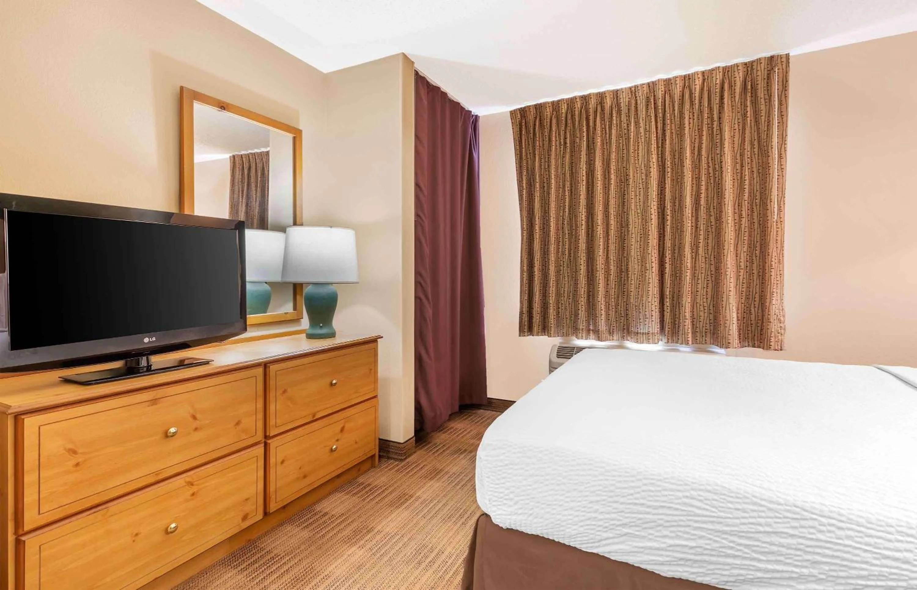 Bedroom, Bed in Hawthorn Extended Stay by Wyndham DFW Airport North