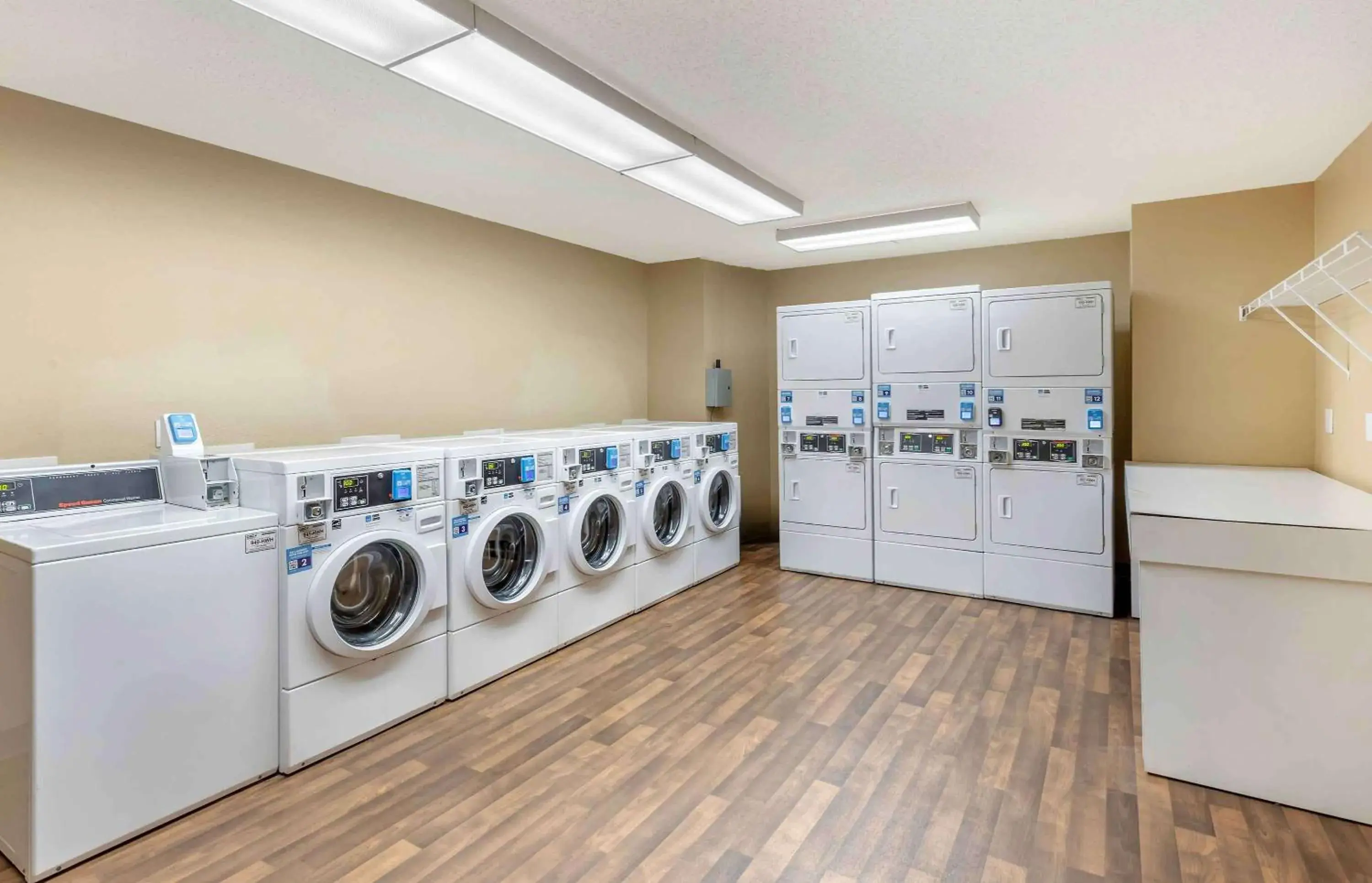 Property building in Hawthorn Extended Stay by Wyndham DFW Airport North Property building in Hawthorn Extended Stay by Wyndham DFW Airport North