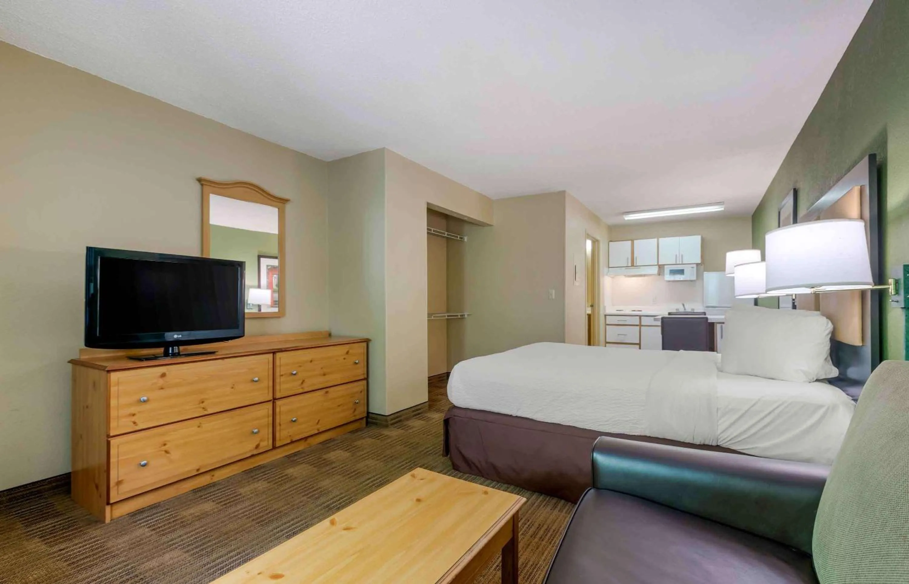 Bedroom, Bed in Hawthorn Extended Stay by Wyndham DFW Airport North
