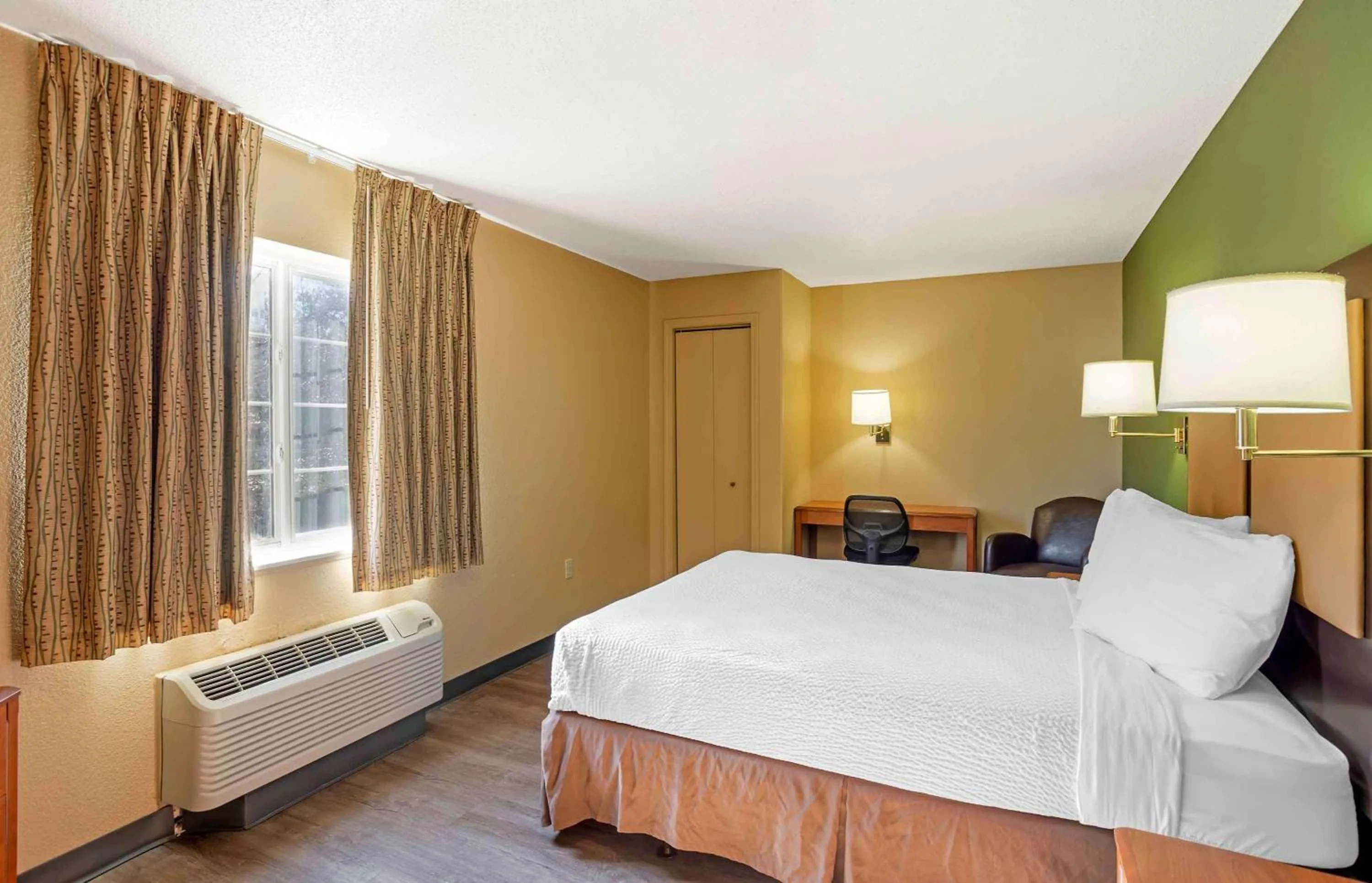 Bedroom, Bed in Hawthorn Extended Stay by Wyndham DFW Airport North