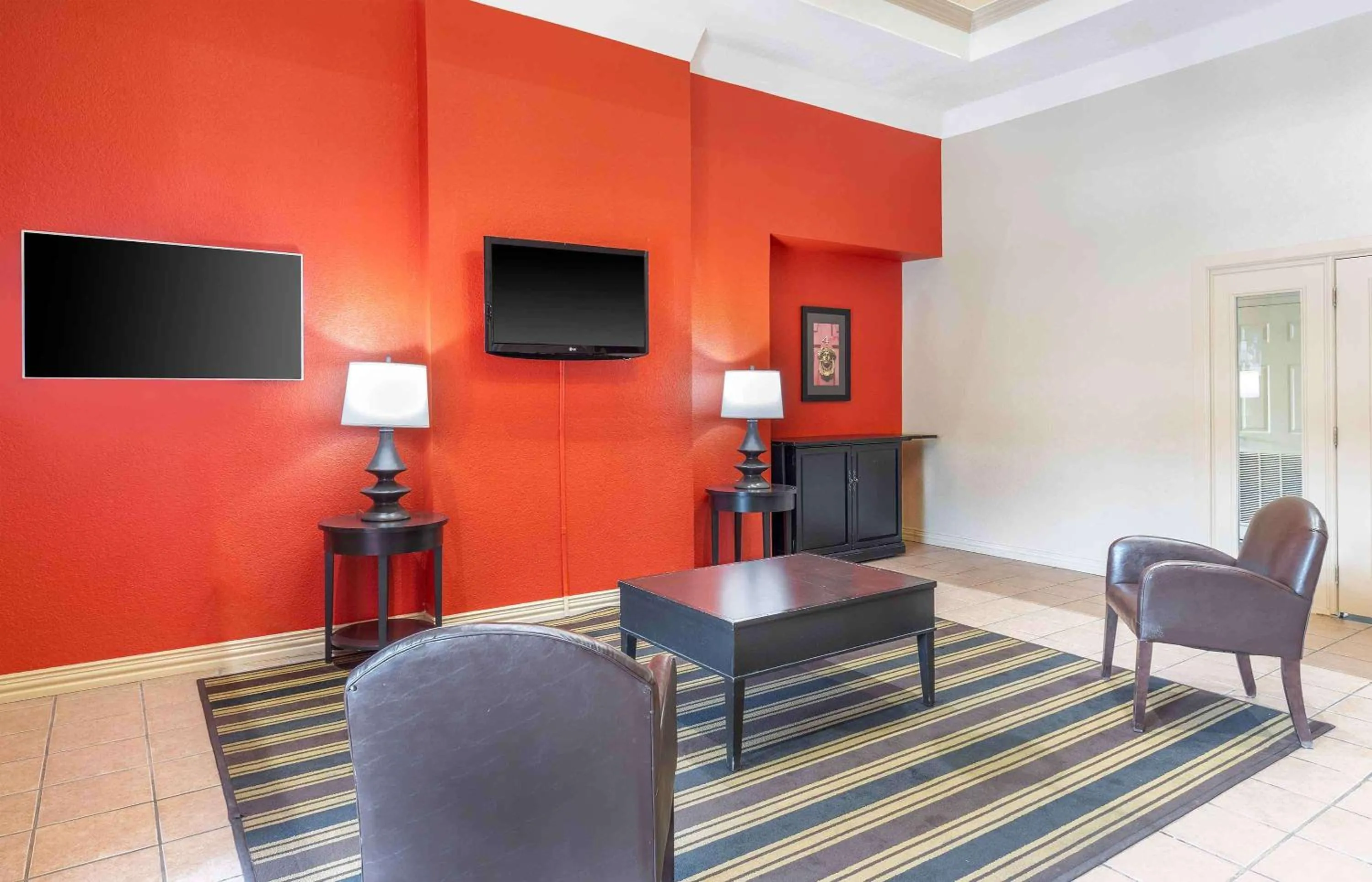 Lobby or reception in Hawthorn Extended Stay by Wyndham DFW Airport North