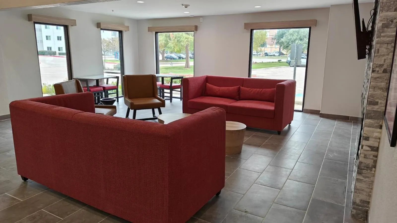 Lobby or reception in Hawthorn Extended Stay by Wyndham DFW Airport North