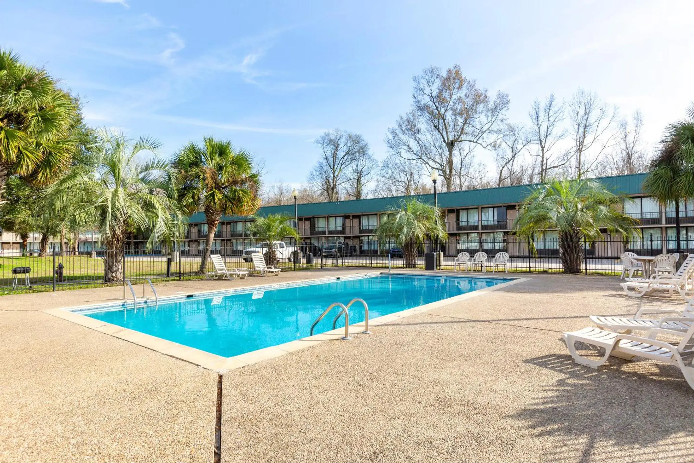 Swimming pool in Port Allen Inn Swimming pool in Port Allen Inn