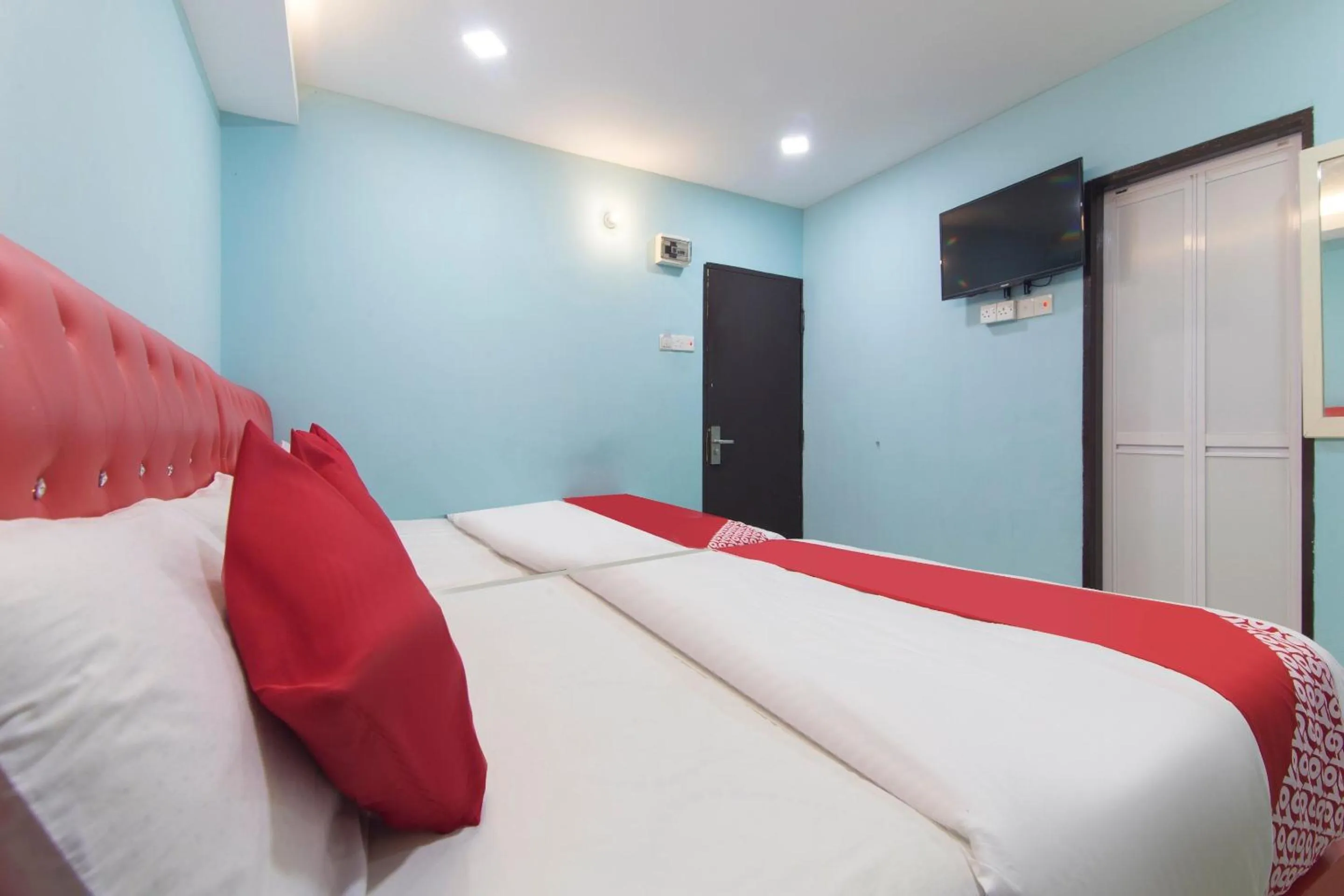 Bedroom in OYO 1136 Pd Star Hotel