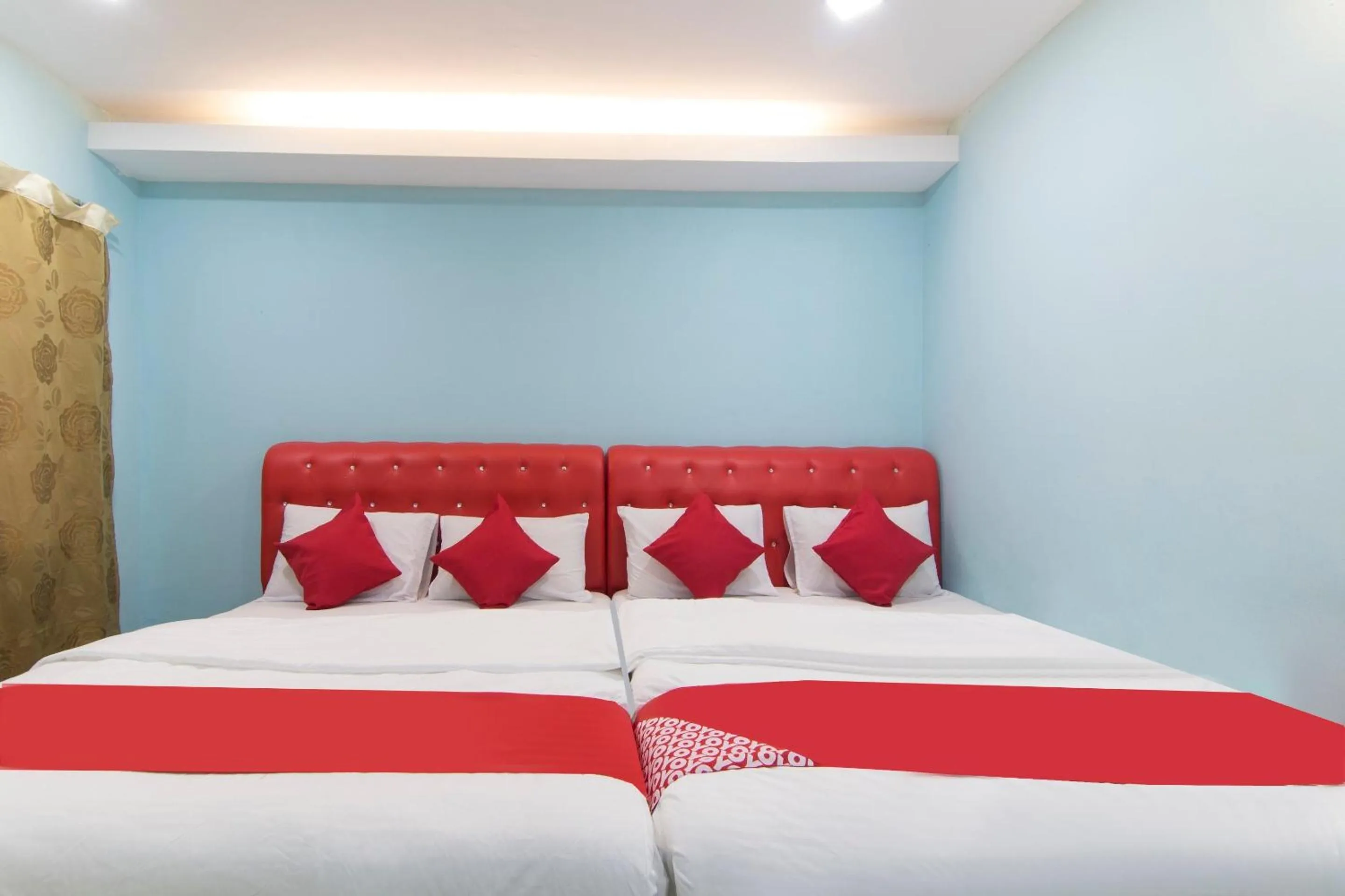 Bedroom in OYO 1136 Pd Star Hotel