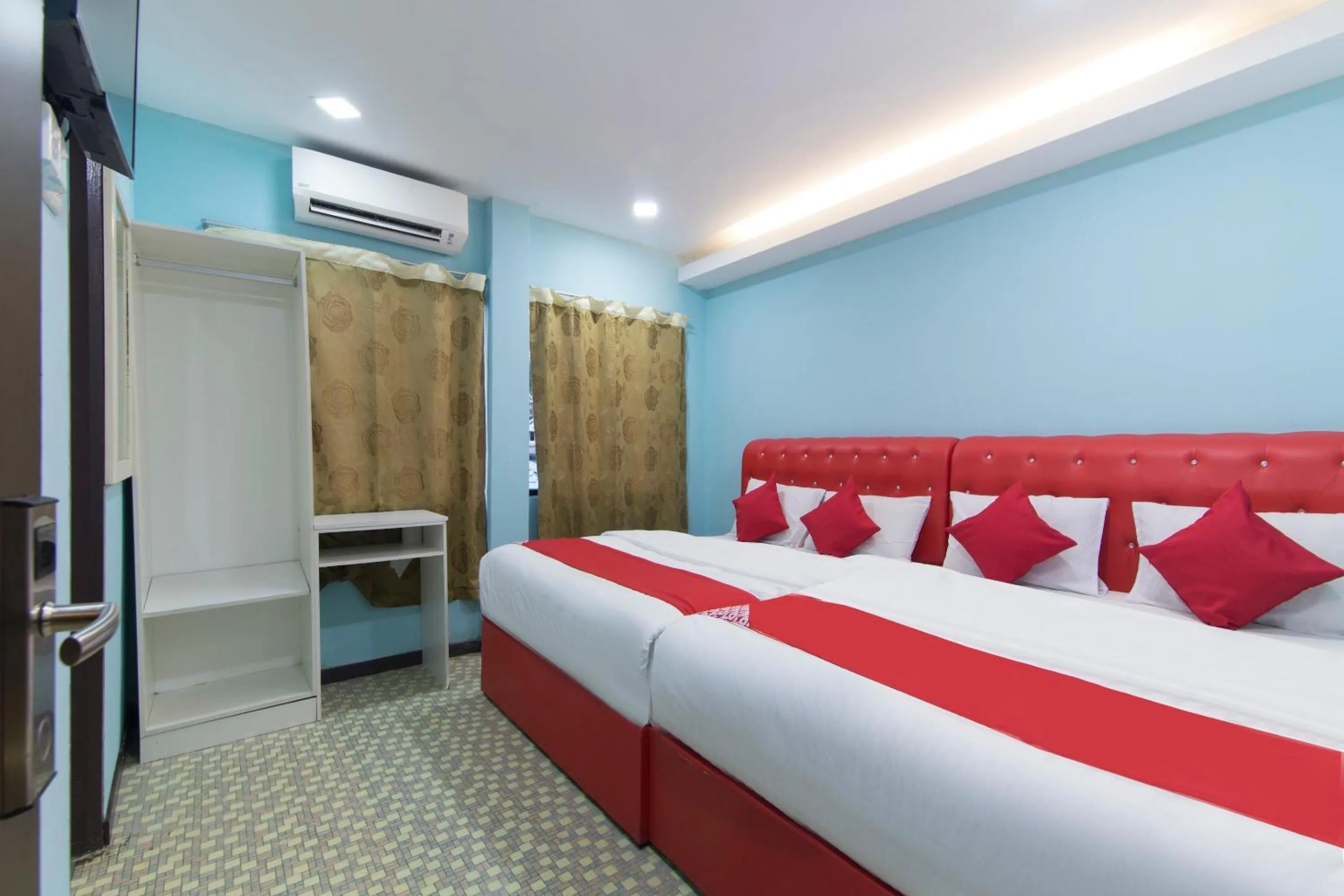 Bedroom in OYO 1136 Pd Star Hotel