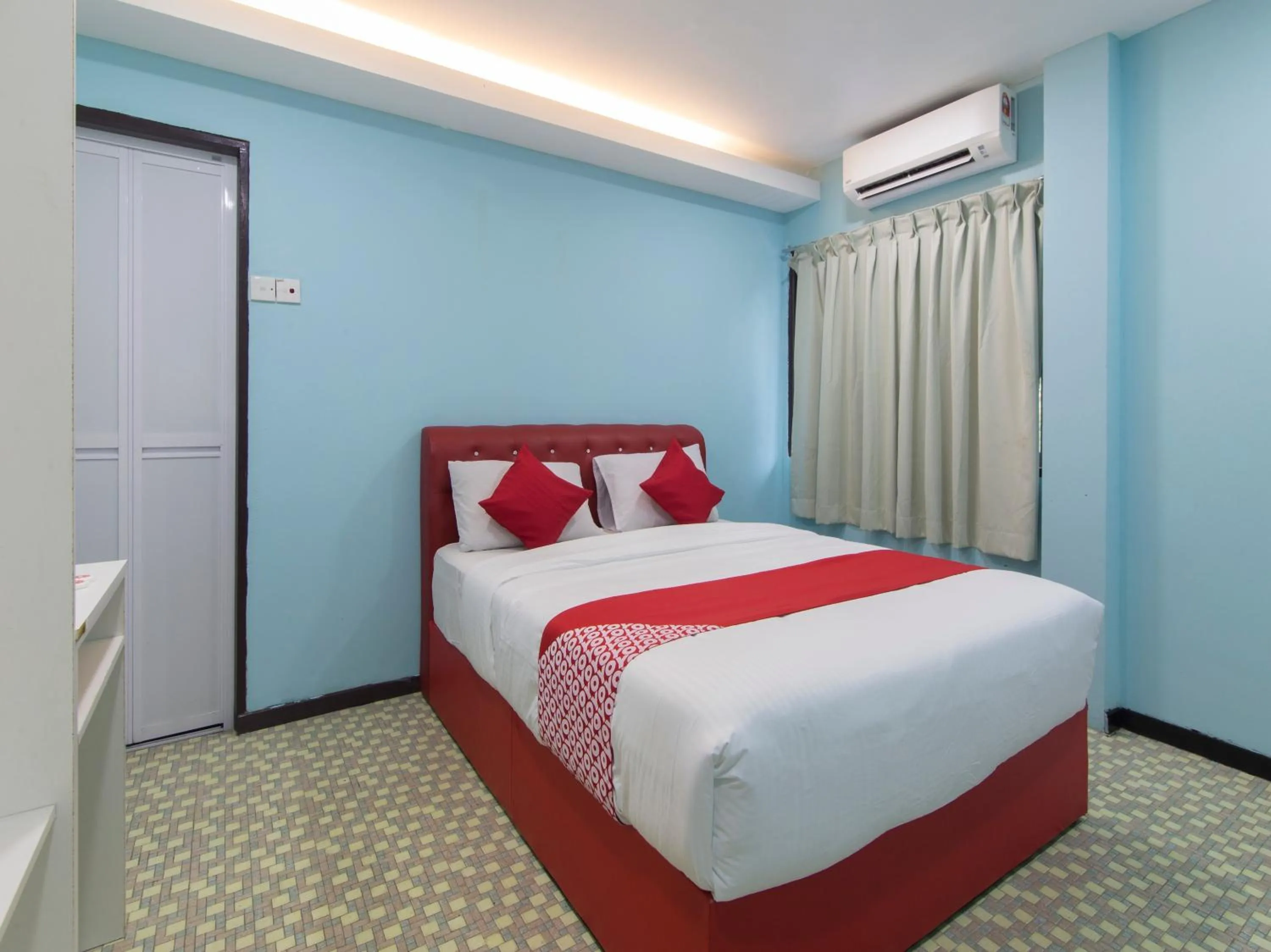 Bedroom in OYO 1136 Pd Star Hotel