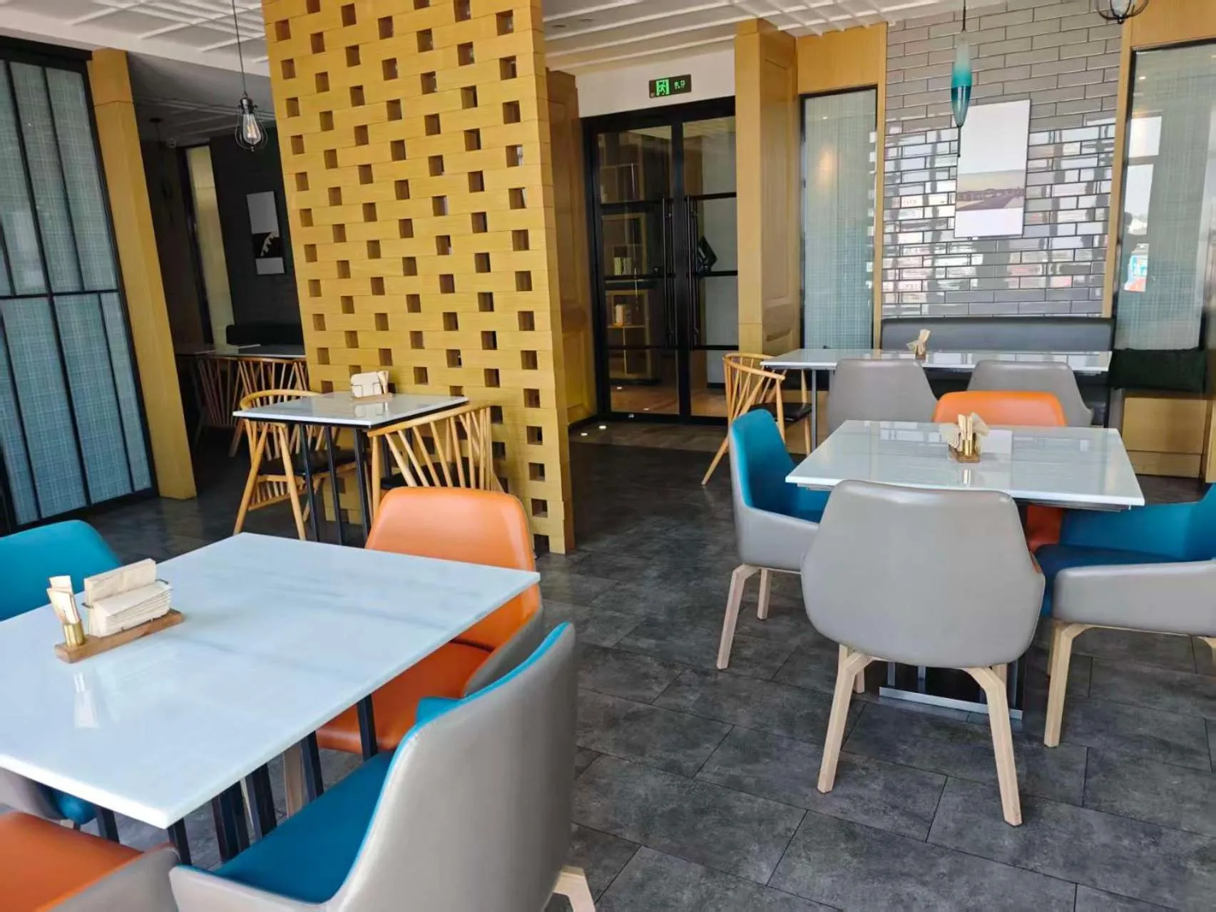 Restaurant/places to eat in Atour Hotel (Kong Family Mansion)