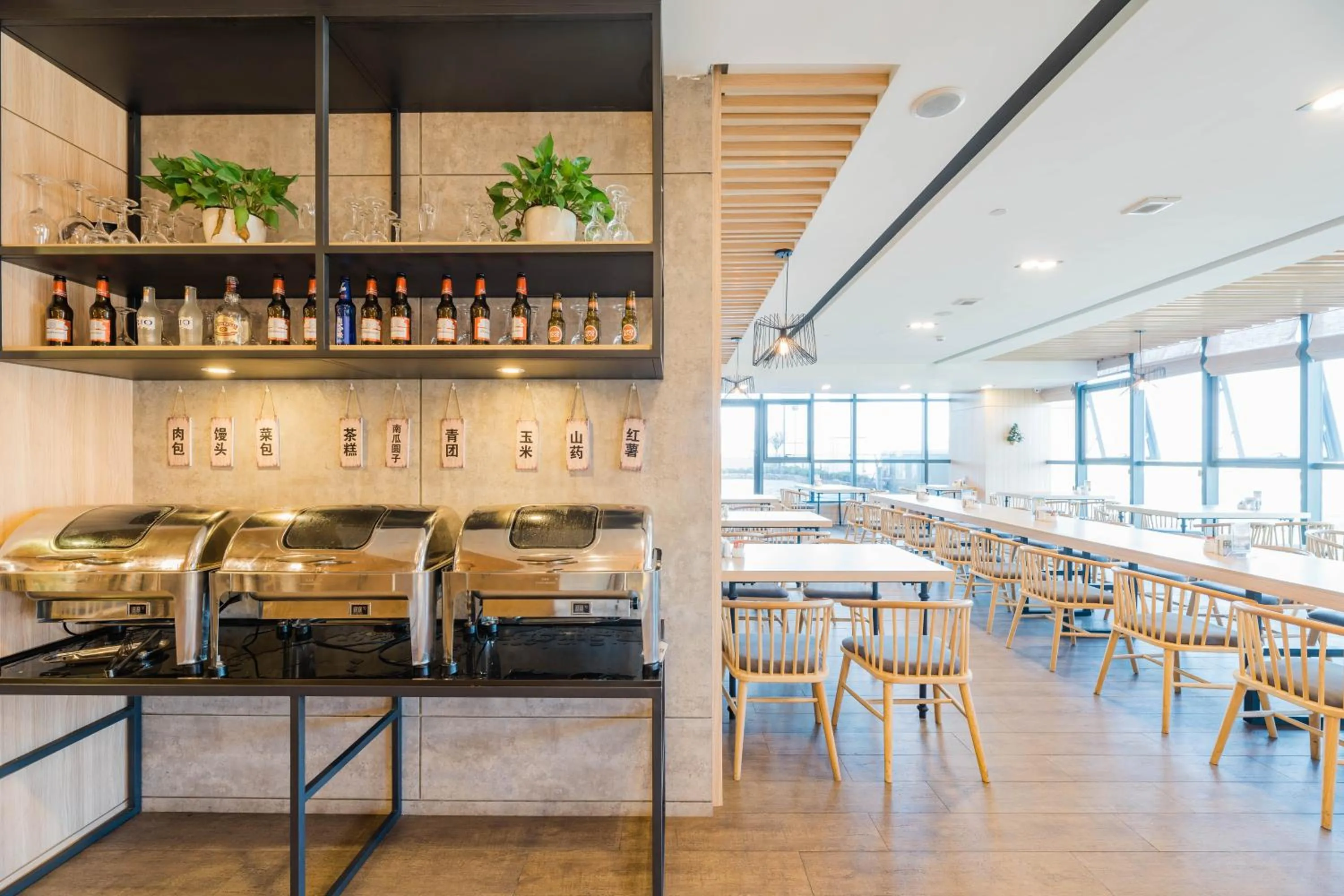 Restaurant/places to eat in Atour Hotel (Mogan Mountain)