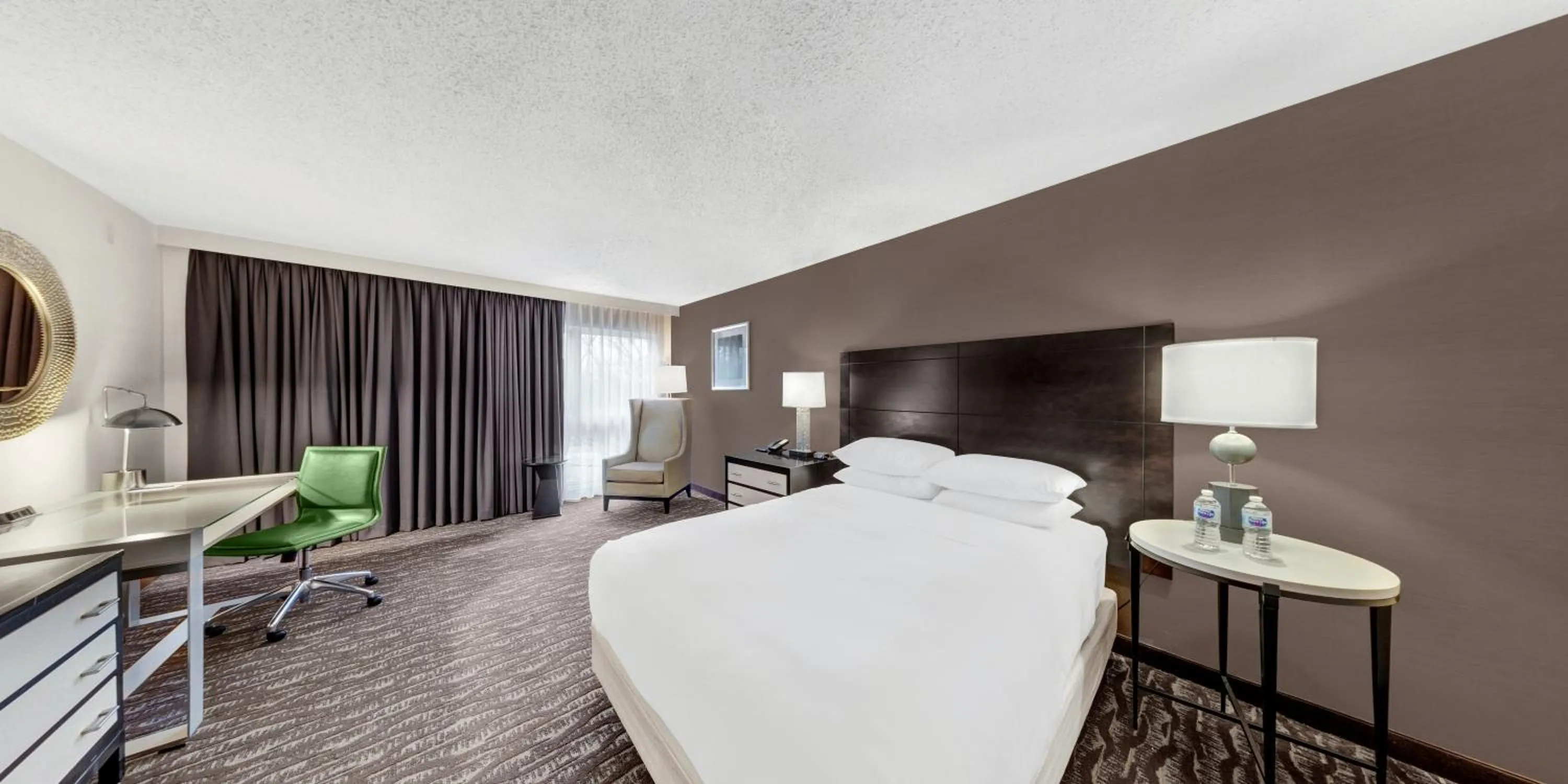 Bed in Delta Hotels by Marriott Baltimore North