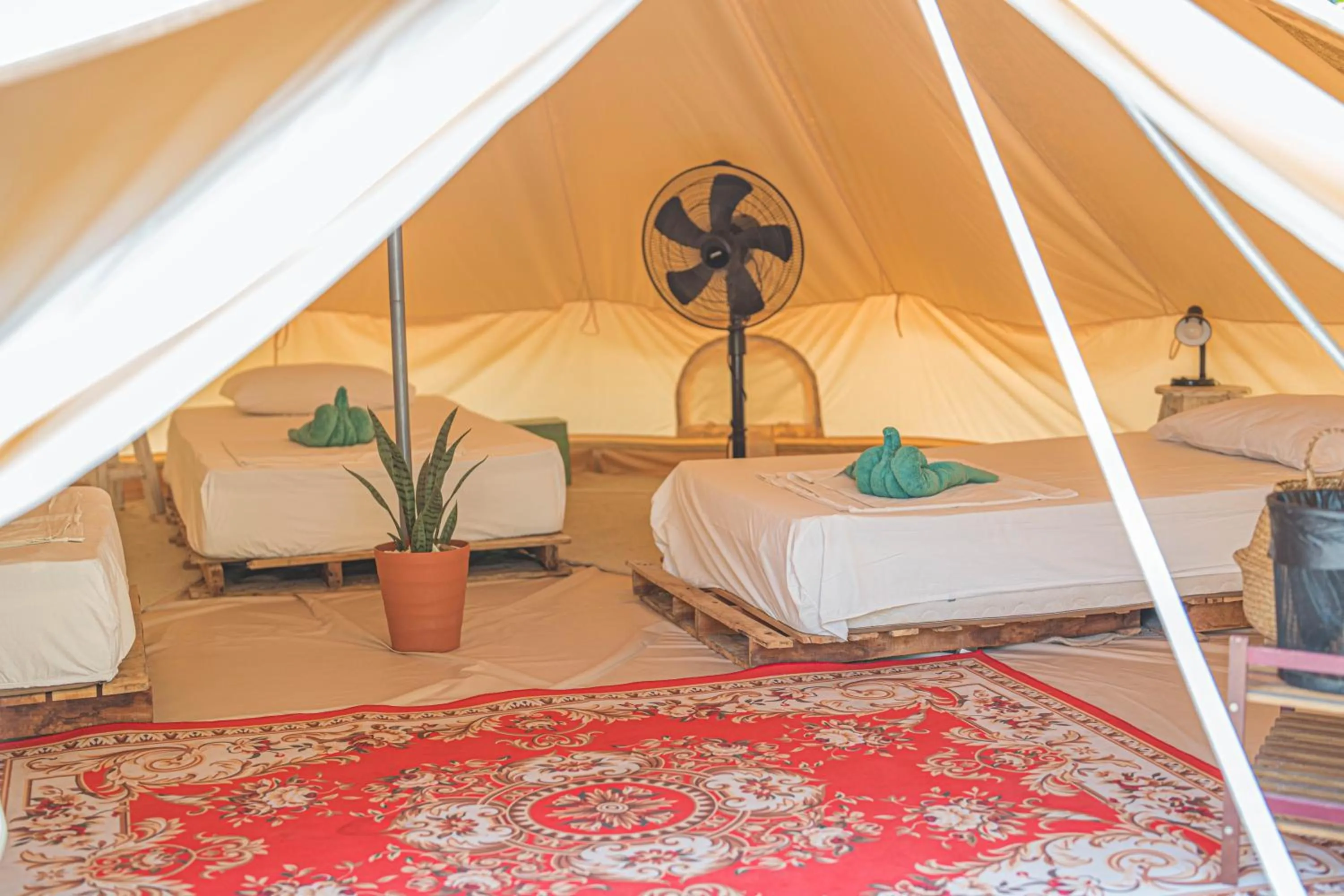 Photo of the whole room, Bed in Roost Glamping - SHA Certified